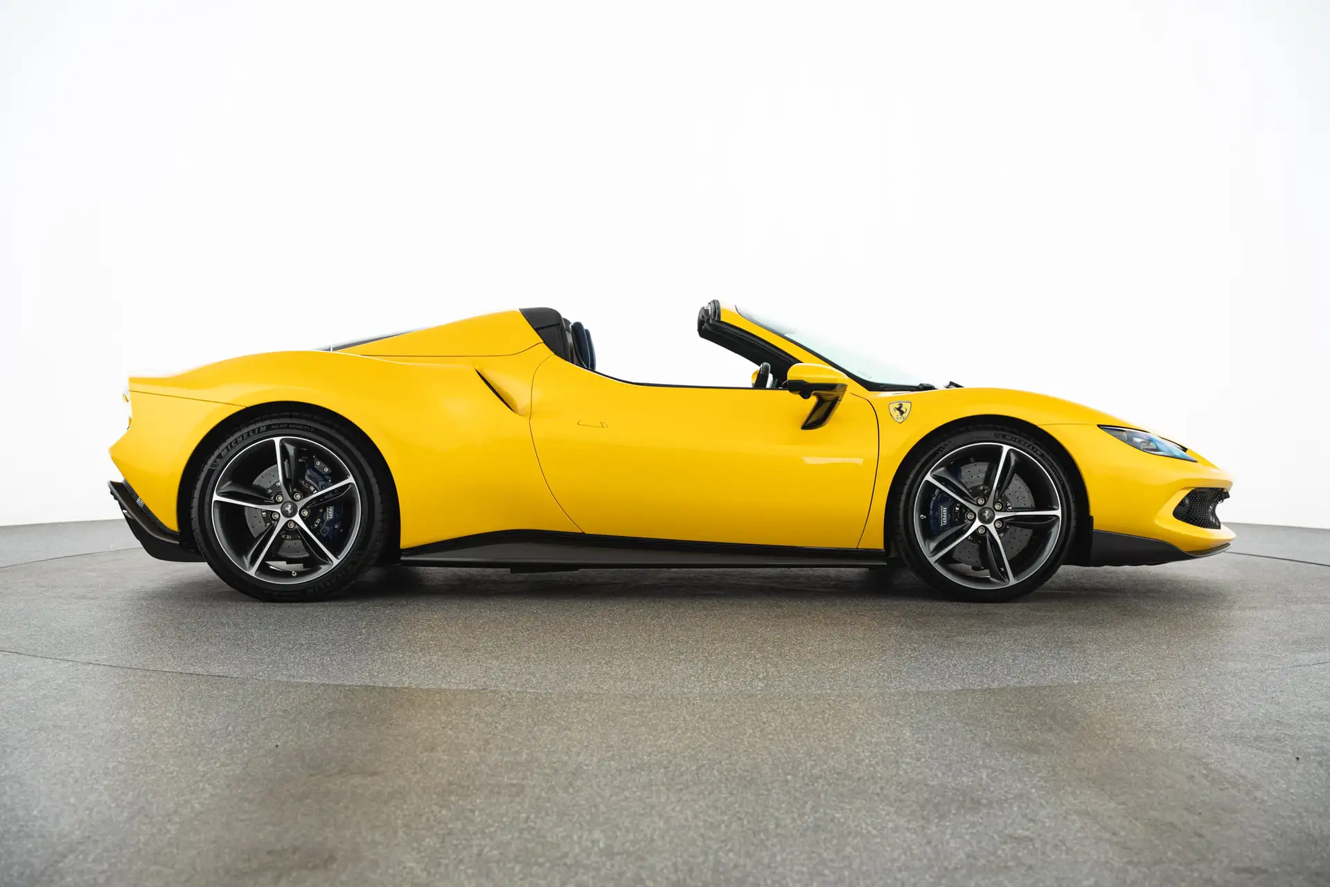 페라리 296 GTS 2026 노랑 사진 4