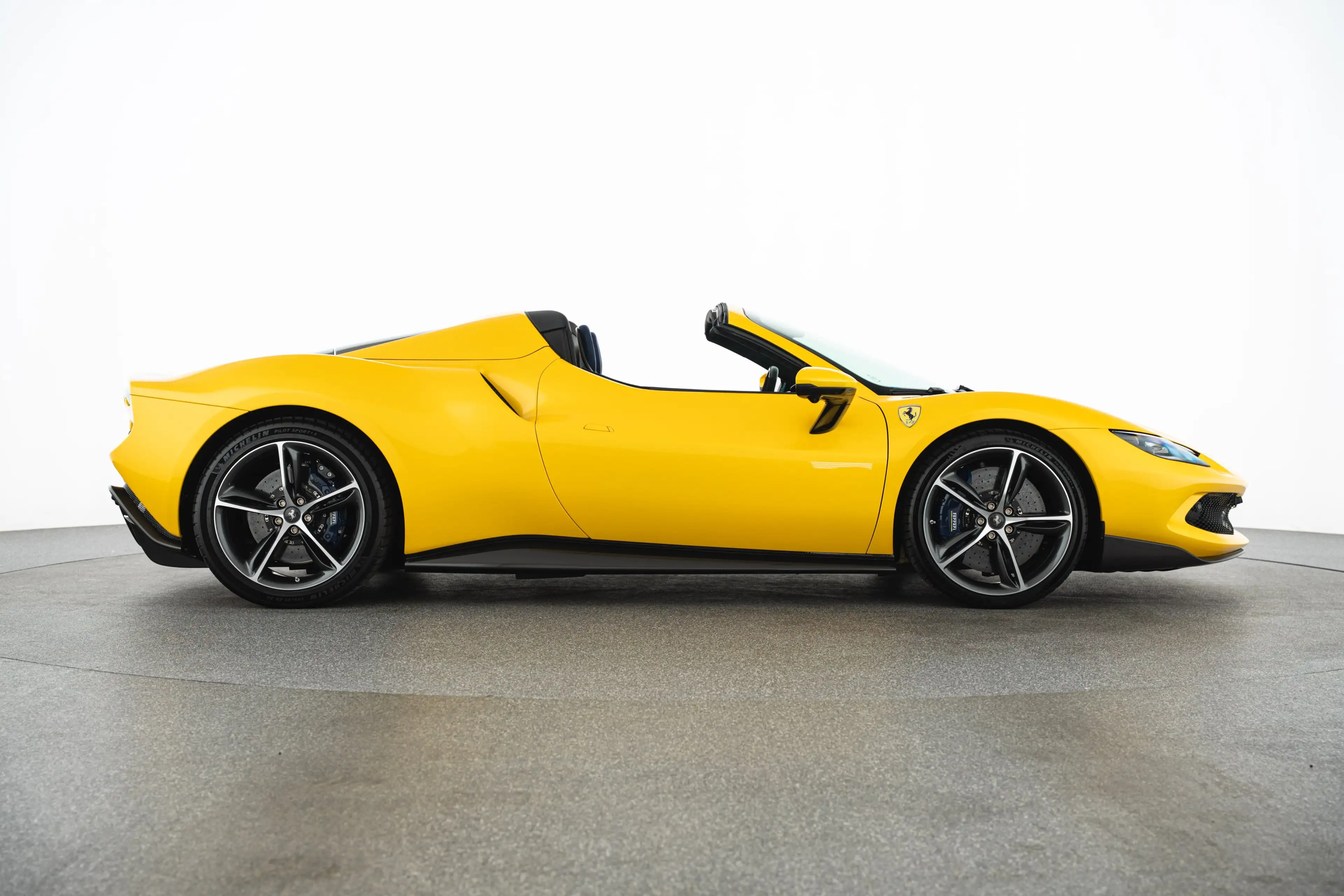 Ferrari 296 GTS — photo 4
