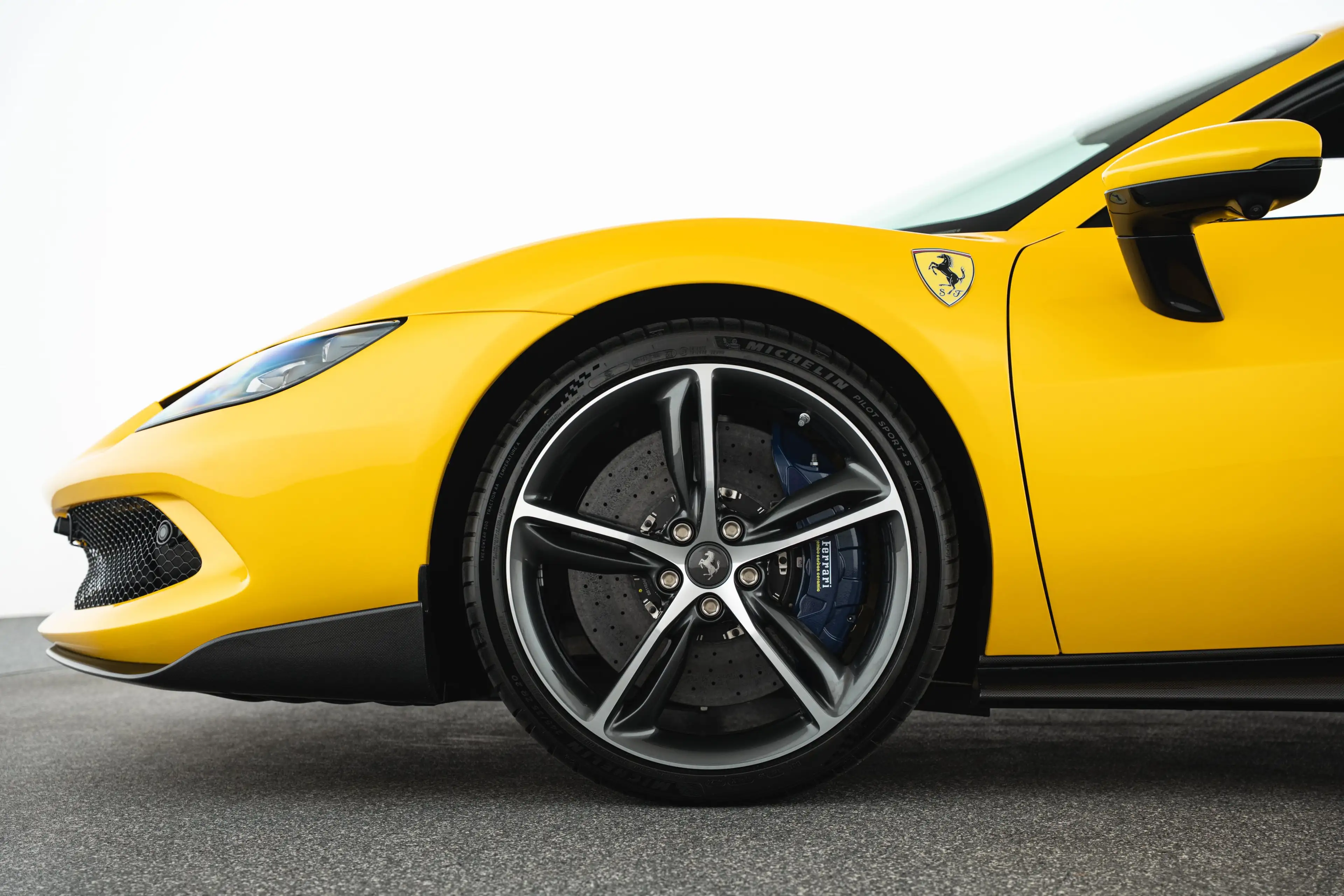 Ferrari 296 GTS — photo 9