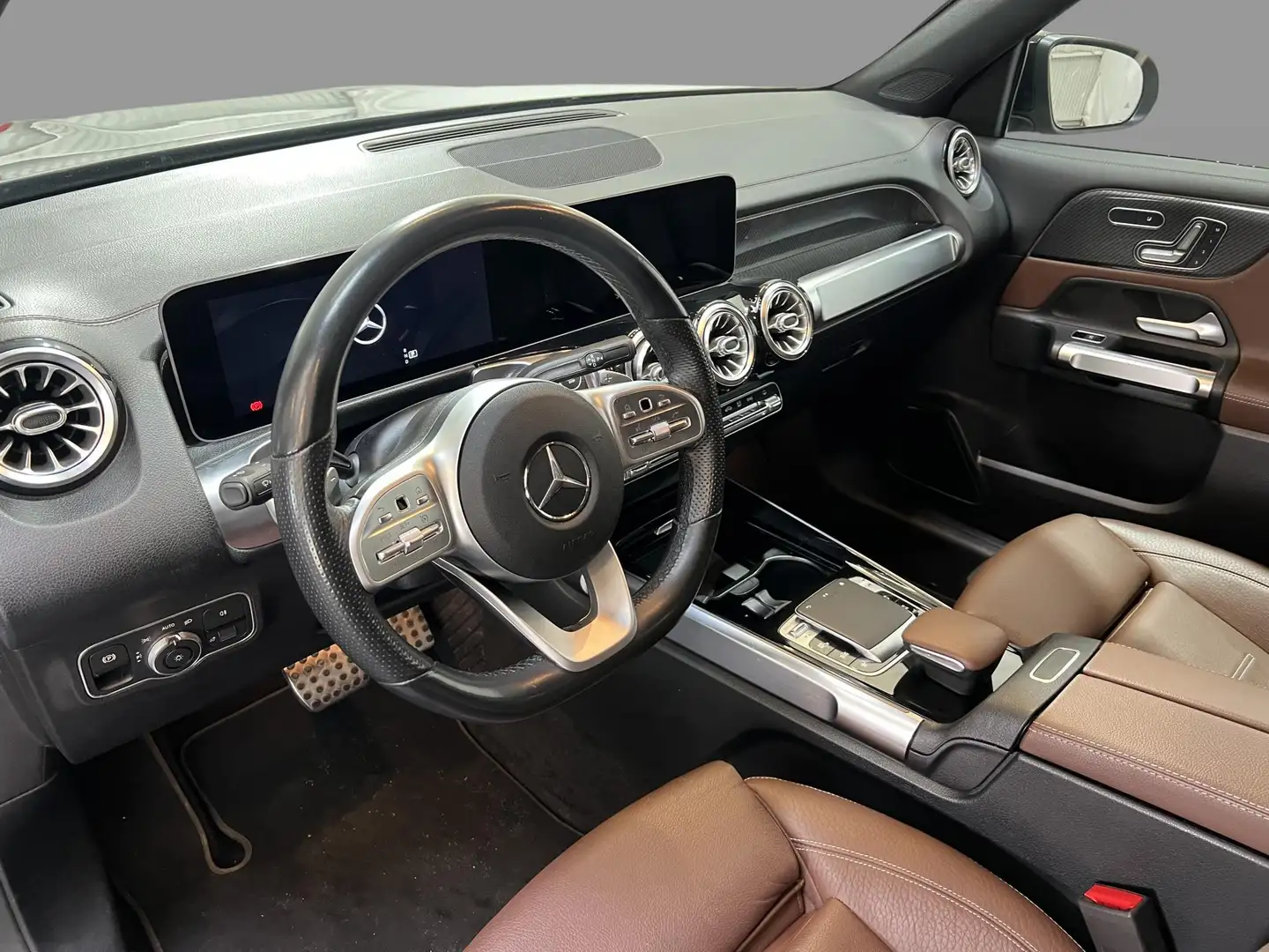 Mercedes-Benz GLB 200 AMG|Premium Plus|PANORAMA WIDESCREEN Grijs - 2