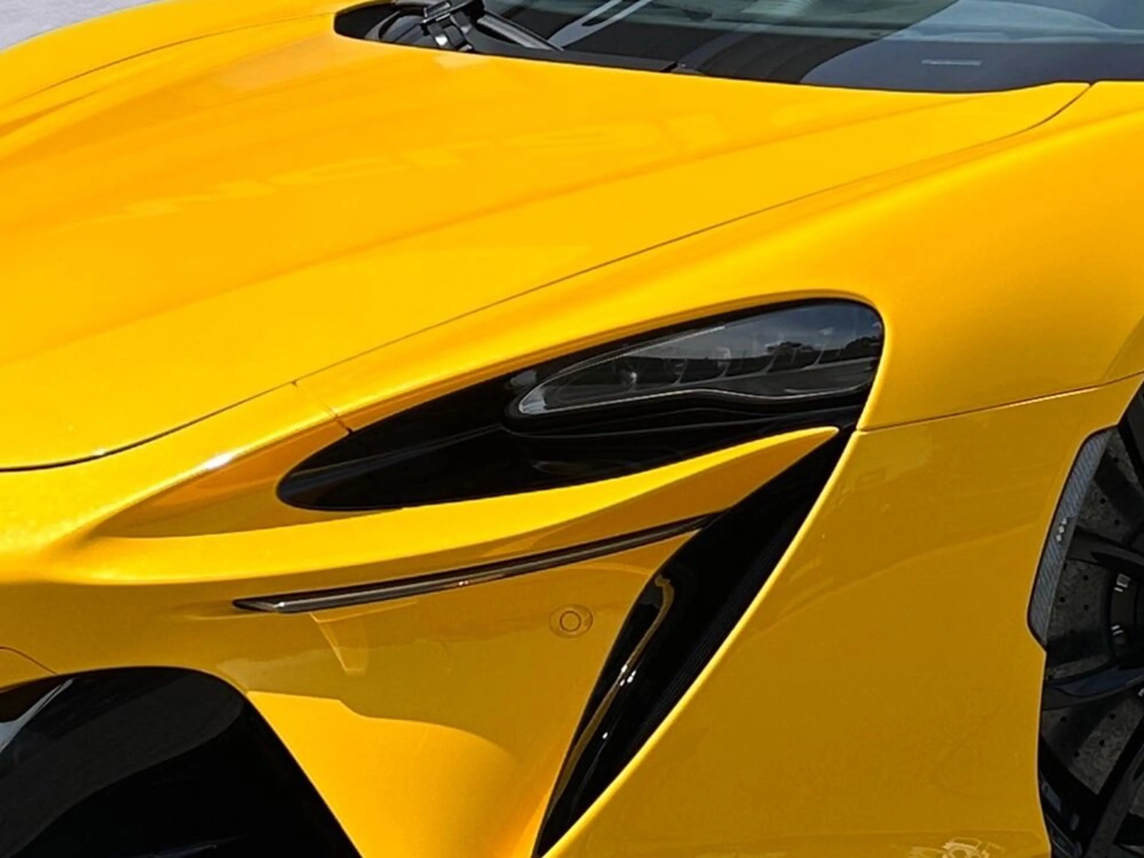 McLaren Artura Artura Spider / MSO Volcano Yellow / B&W / BLISS — photo 4