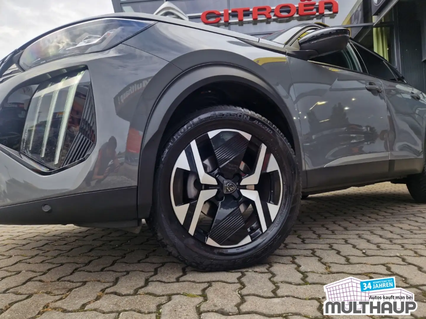 Peugeot 2008 Allure PureTech 100 LED PDC Klimaautom Gris - 2