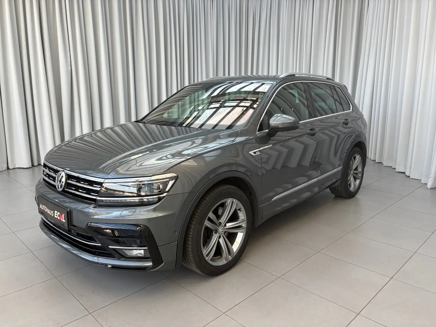 Volkswagen Tiguan R-Line Grau - 2