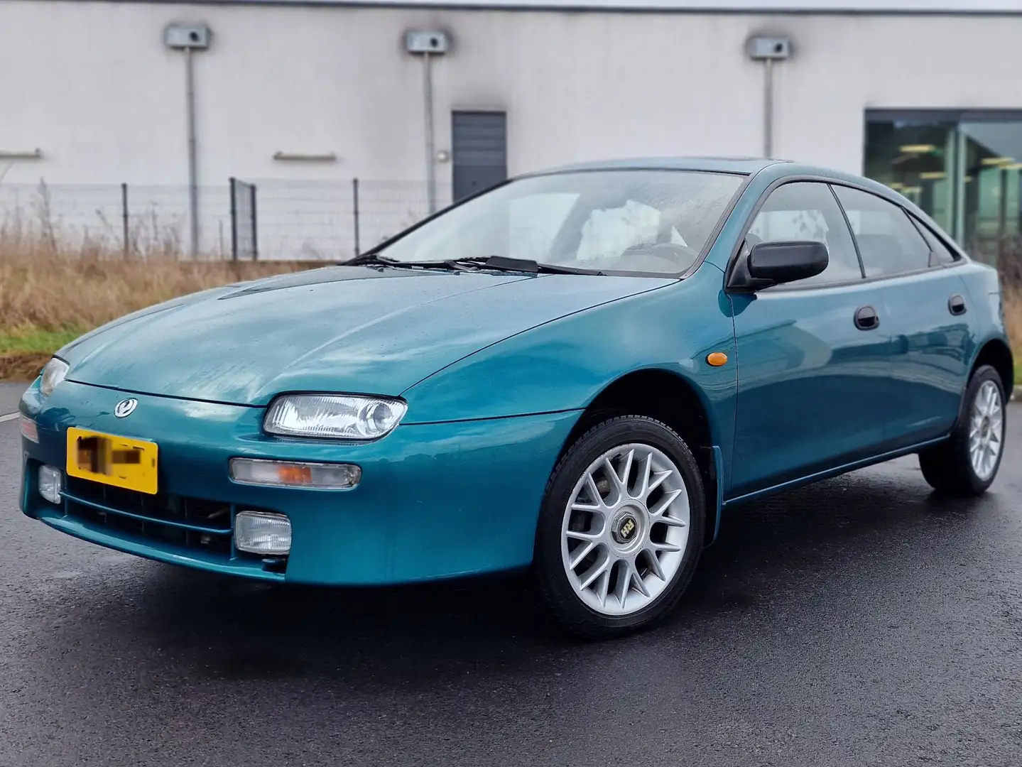 Mazda 323 323 F 1.5 Comfort Verde - 1