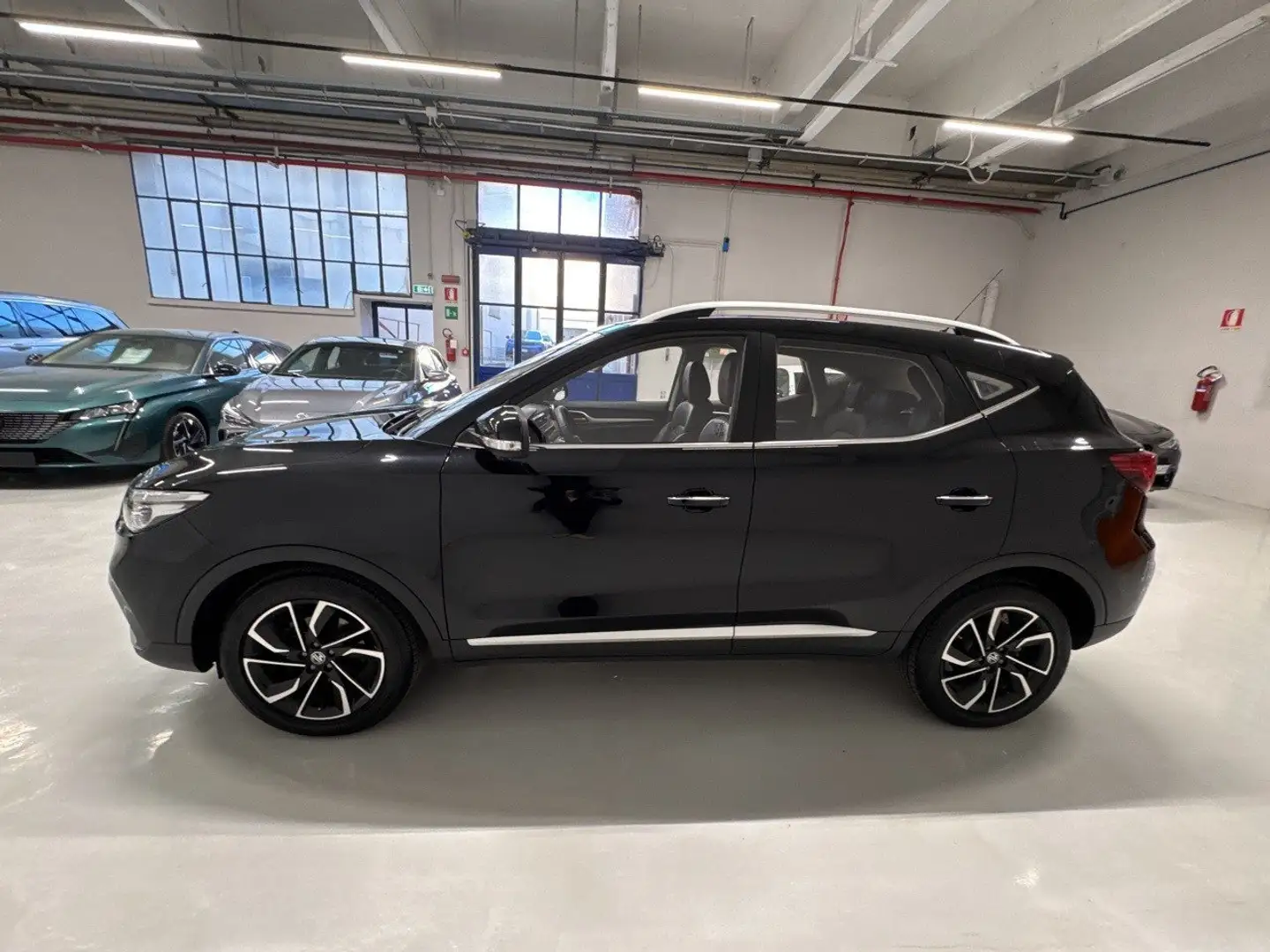 MG ZS 1.5 VTi-Tech Luxury Schwarz - 2