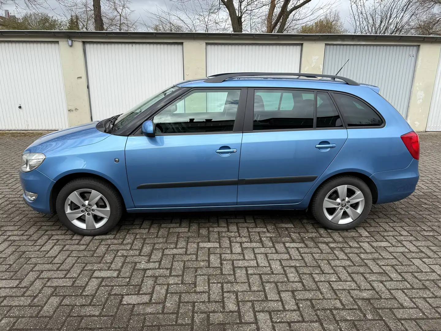 Skoda Fabia II Combi 1.2 TSI, 1.HAND, SITZHEIZUNG, KLIMA, PDC Blau - 2