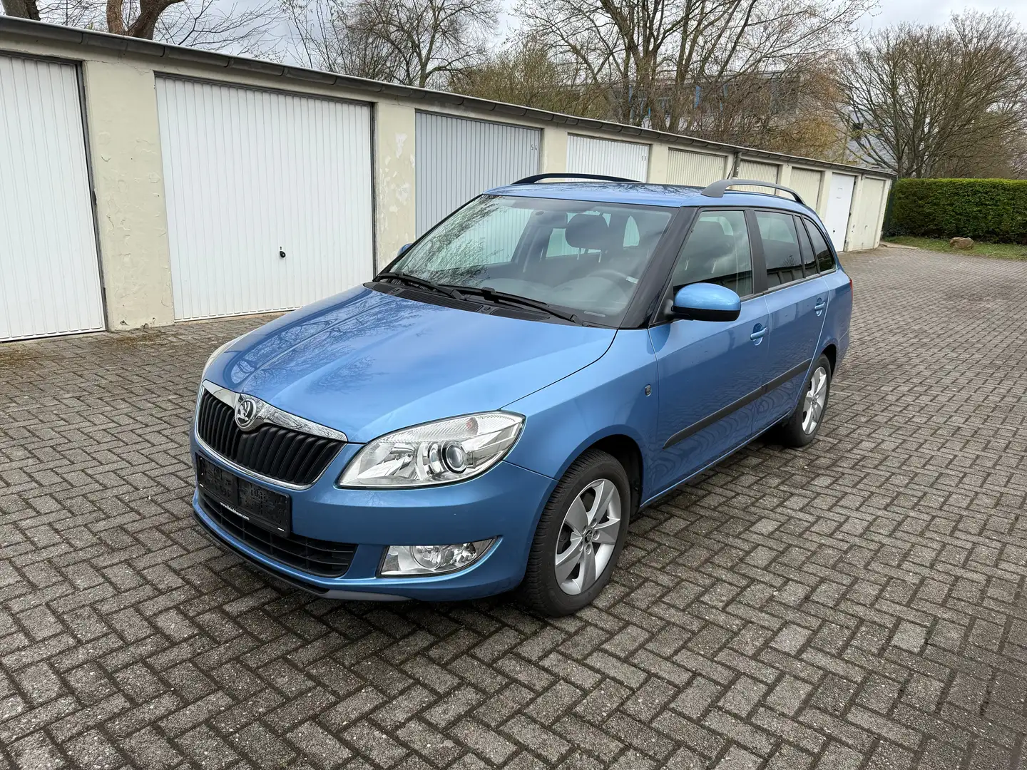 Skoda Fabia II Combi 1.2 TSI, 1.HAND, SITZHEIZUNG, KLIMA, PDC Blau - 1