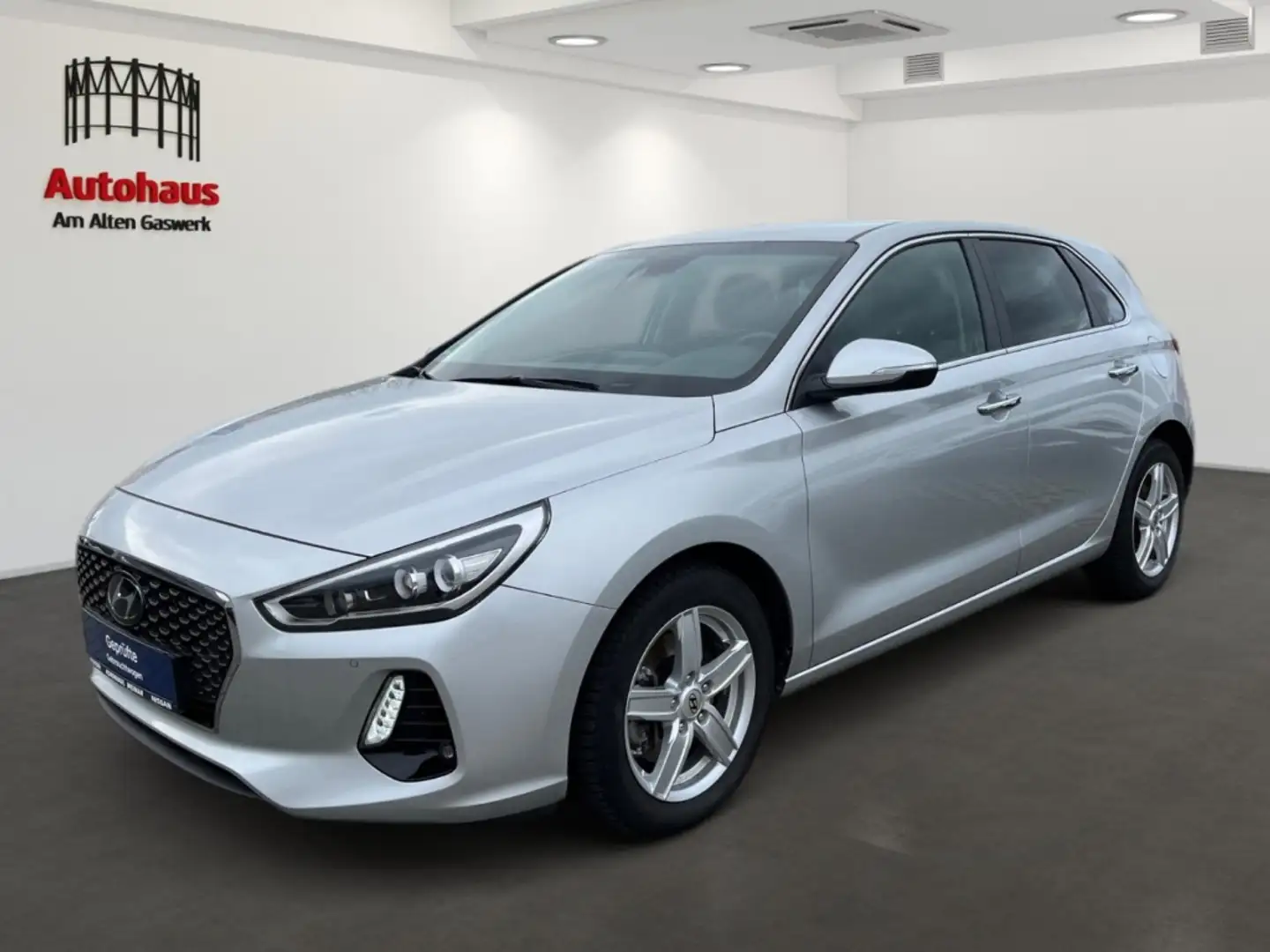 Hyundai i30 Premium 1.4 AUTOMATIK+LEDER+NAVI+SITZHZG+KAMERA Silber - 1
