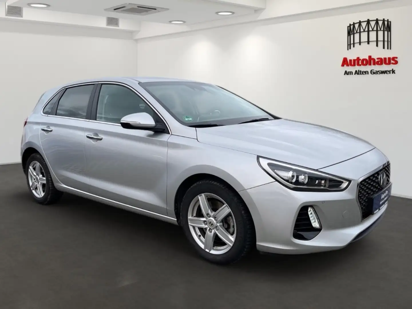 Hyundai i30 Premium 1.4 AUTOMATIK+LEDER+NAVI+SITZHZG+KAMERA Silber - 2