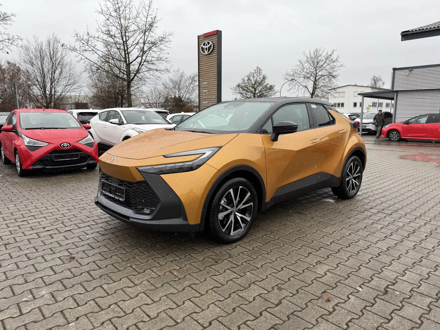 Toyota C-HR C-HR 2.0 Plug-in-Hybrid Teamplayer Gold - 1