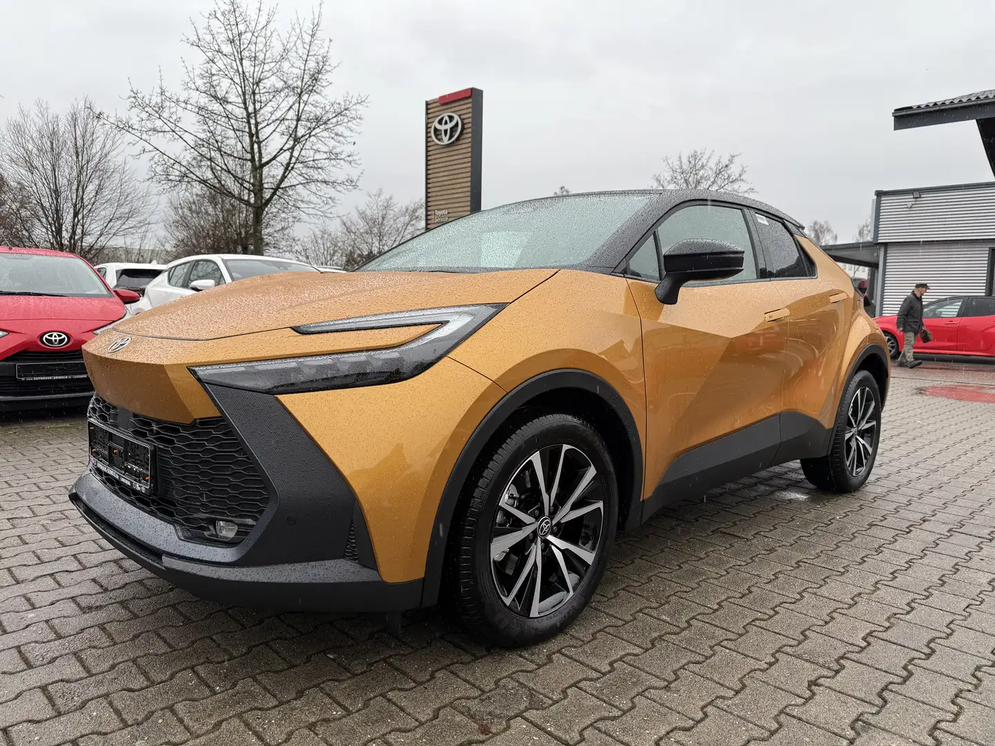 Toyota C-HR C-HR 2.0 Plug-in-Hybrid Teamplayer Gold - 2