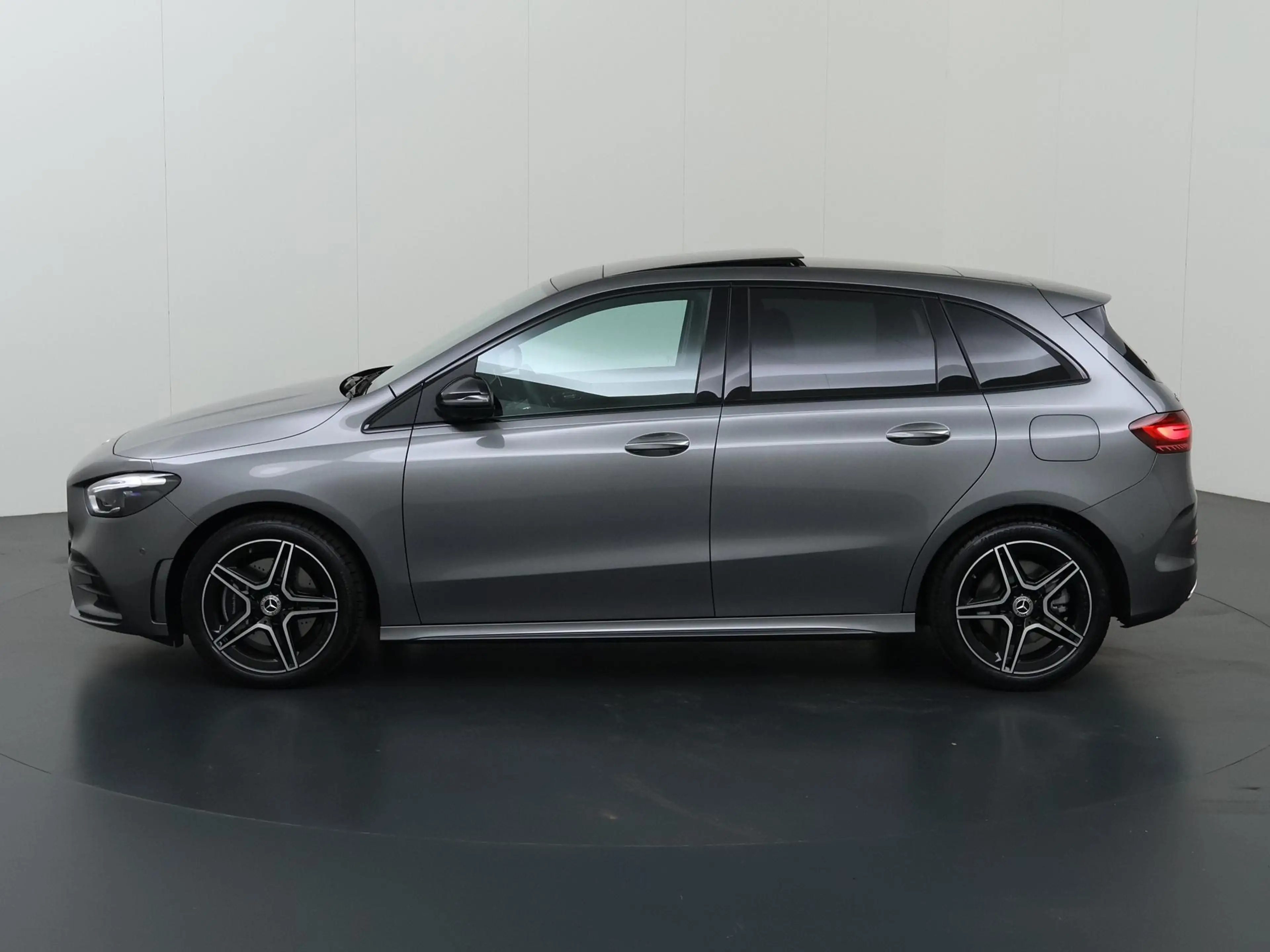 Mercedes-Benz B 250 250e Business Solution AMG | Panoramaschuifdak | N — photo 5