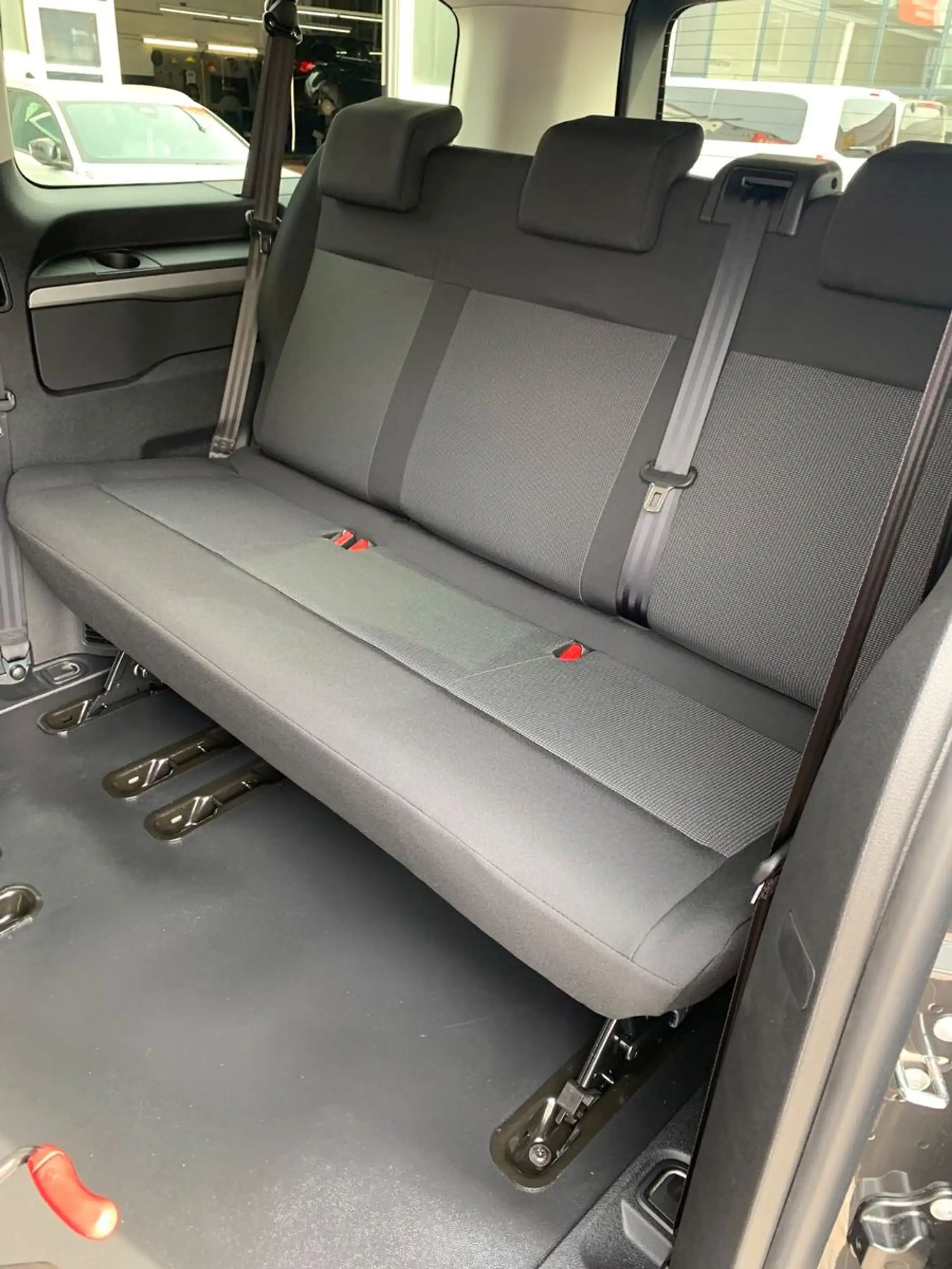 Opel Vivaro Kombi XL 8 Sitze Vollausst. 2.9 t Anhänge — photo 15