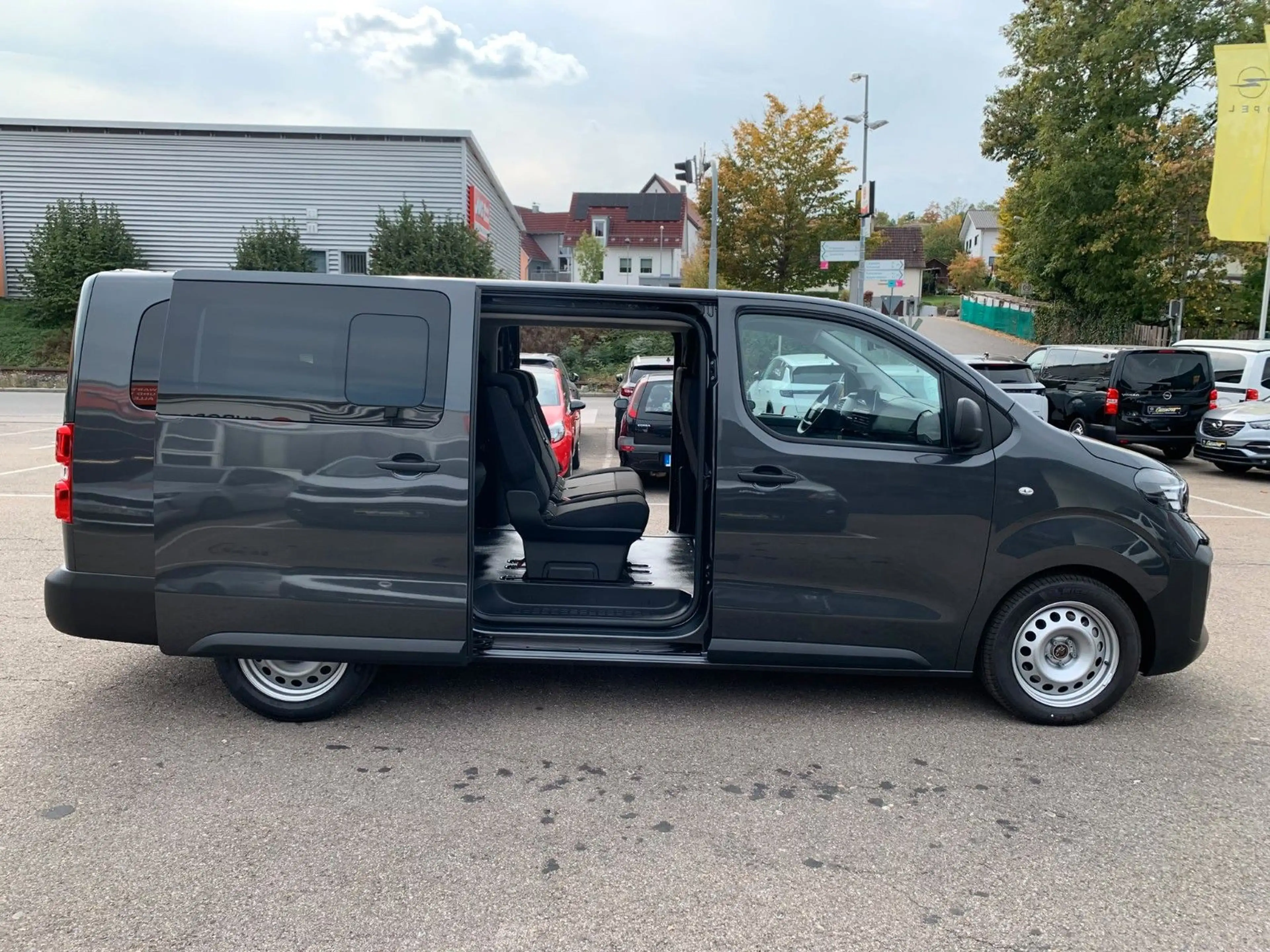 Opel Vivaro Kombi XL 8 Sitze Vollausst. 2.9 t Anhänge — photo 6