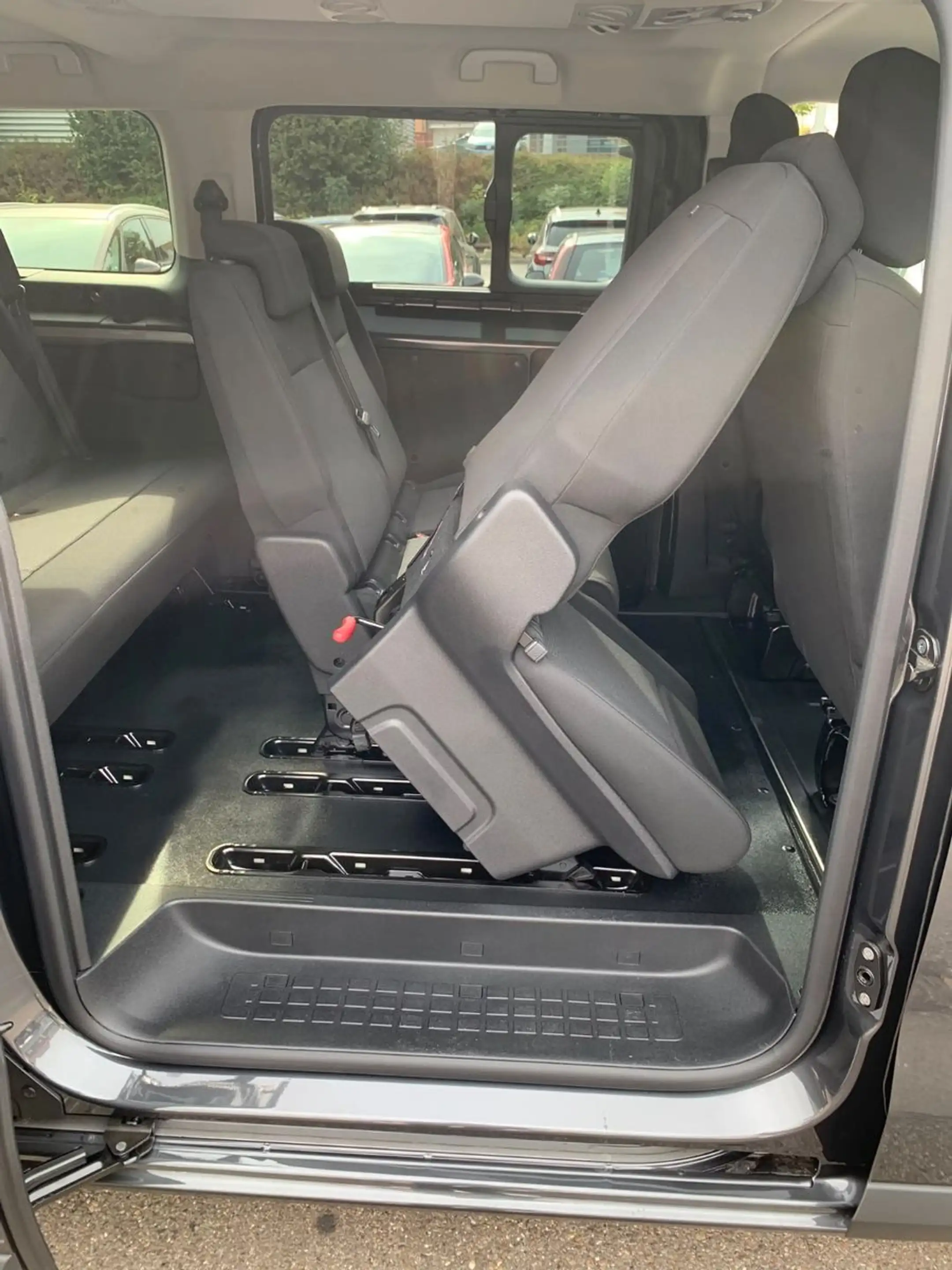 Opel Vivaro Kombi XL 8 Sitze Vollausst. 2.9 t Anhänge — photo 18