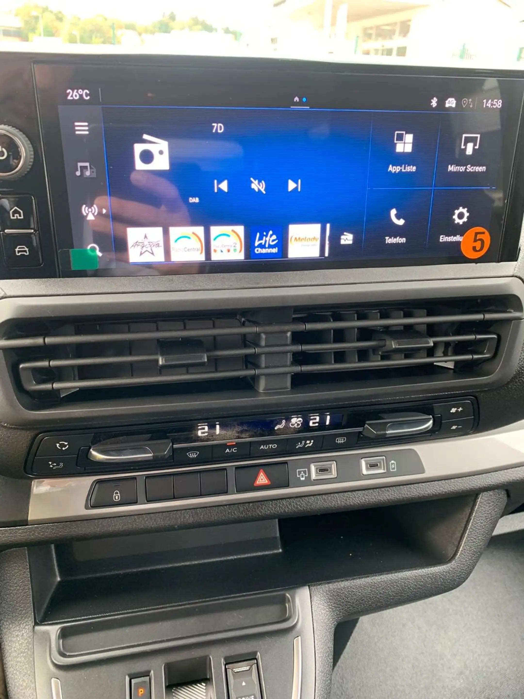 Opel Vivaro Kombi XL 8 Sitze Vollausst. 2.9 t Anhänge — photo 27
