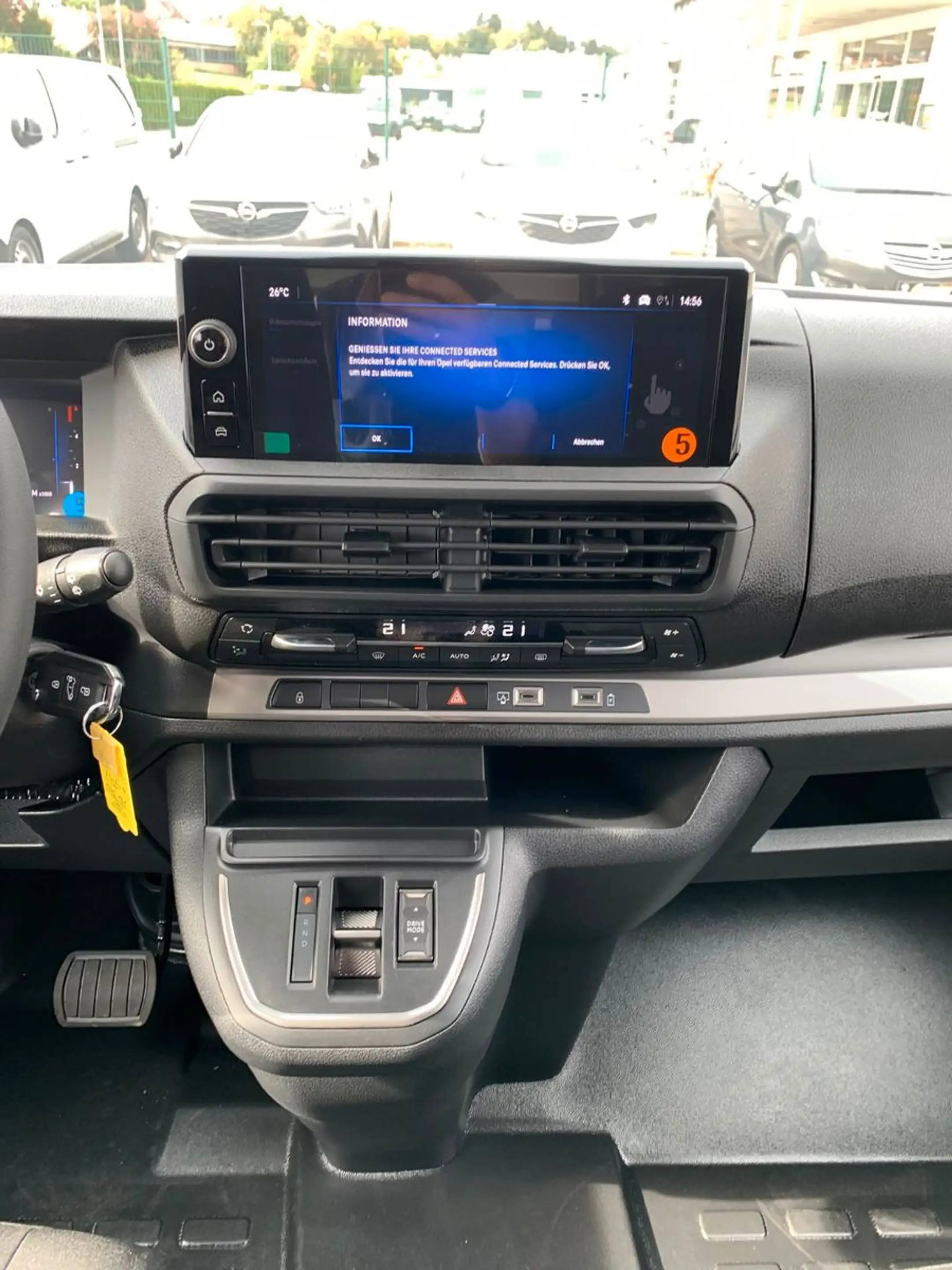Opel Vivaro Kombi XL 8 Sitze Vollausst. 2.9 t Anhänge — photo 12