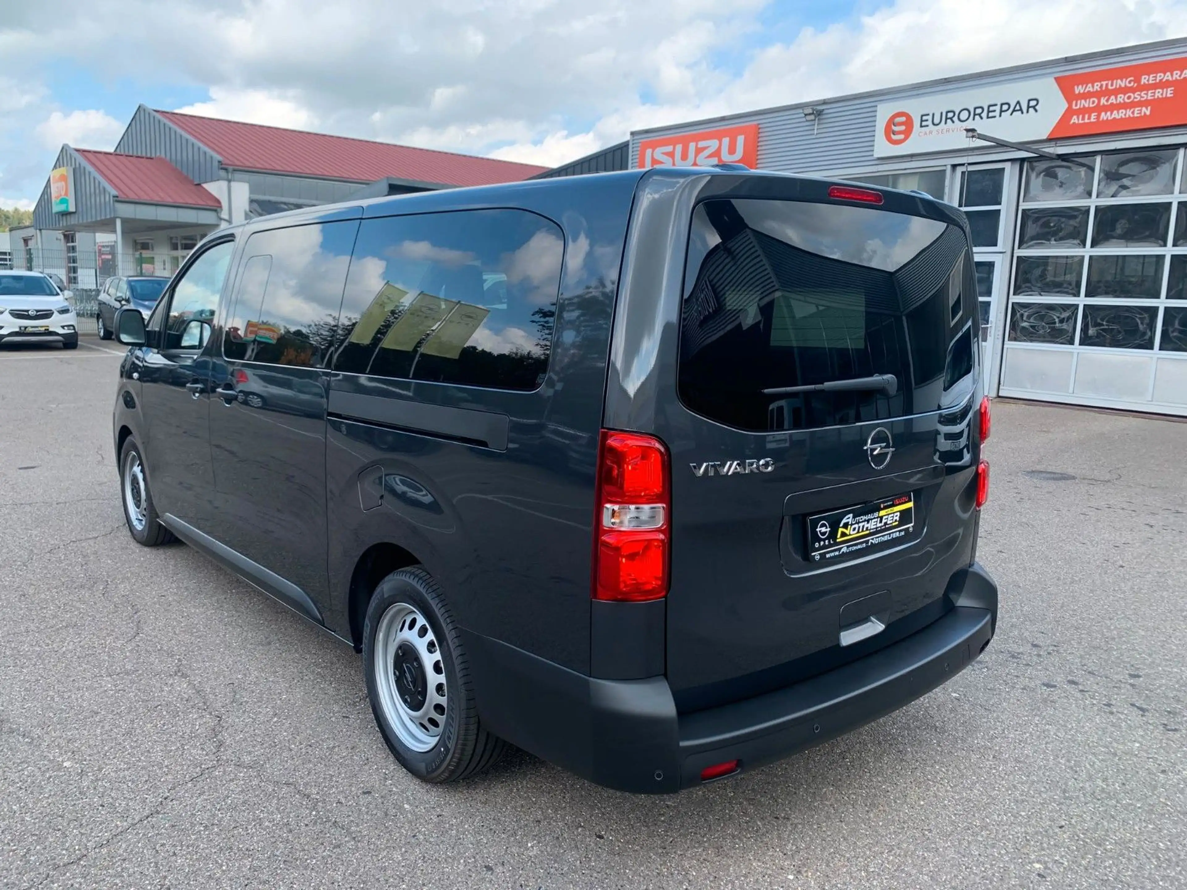 Opel Vivaro Kombi XL 8 Sitze Vollausst. 2.9 t Anhänge — photo 9