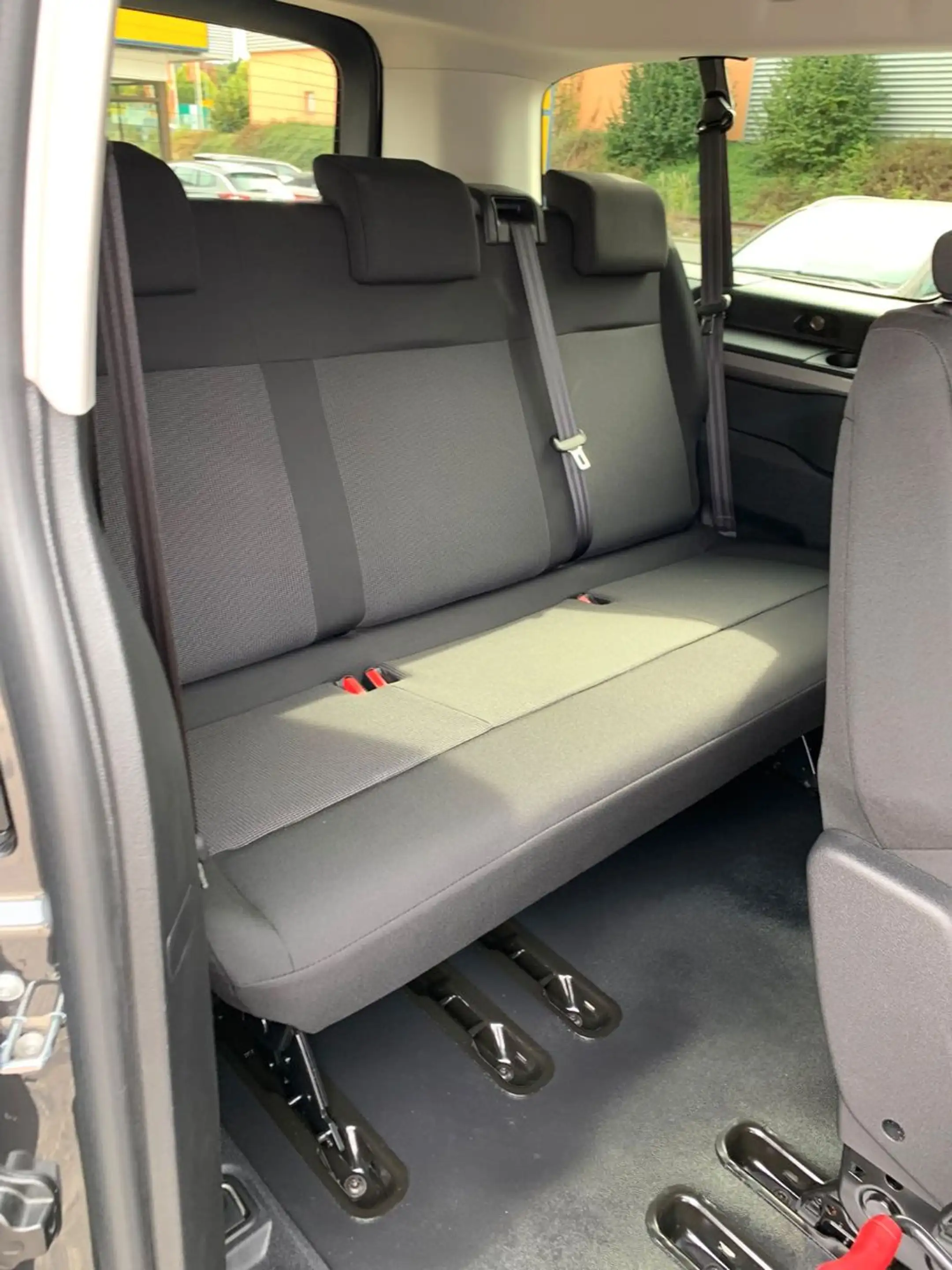 Opel Vivaro Kombi XL 8 Sitze Vollausst. 2.9 t Anhänge — photo 17