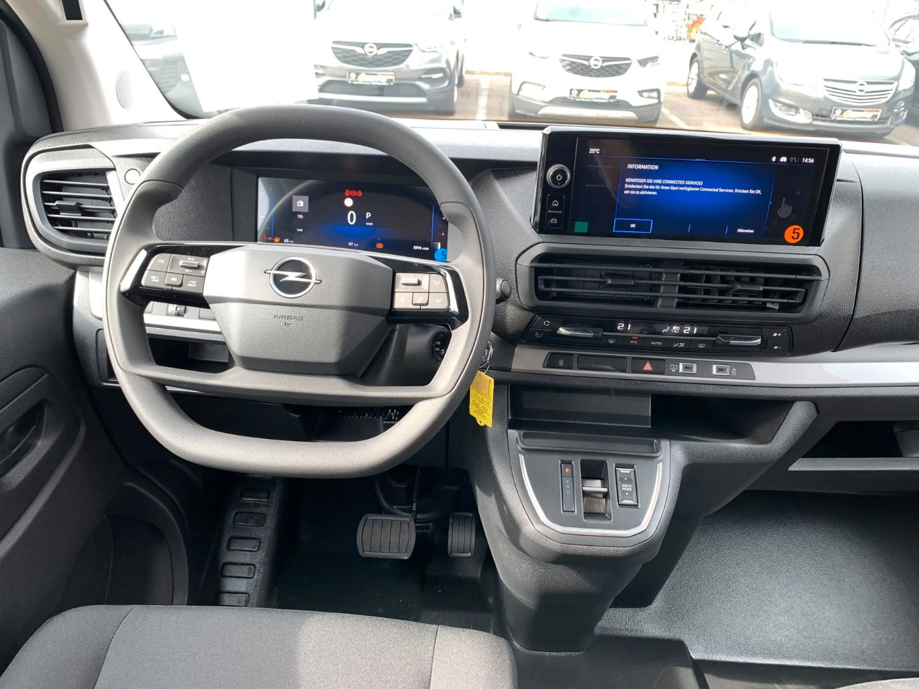 Opel Vivaro Kombi XL 8 Sitze Vollausst. 2.9 t Anhänge — photo 11