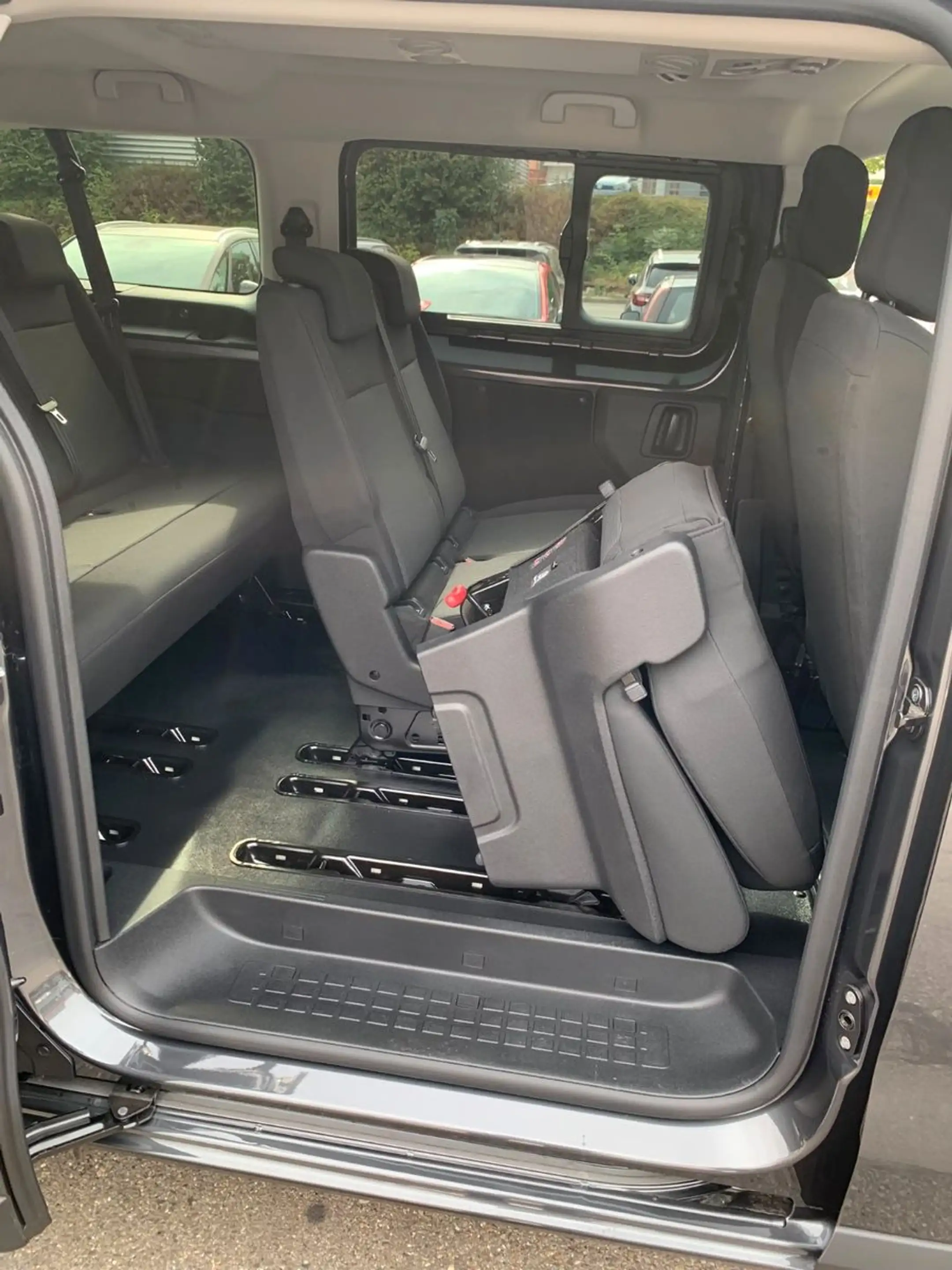 Opel Vivaro Kombi XL 8 Sitze Vollausst. 2.9 t Anhänge — photo 21