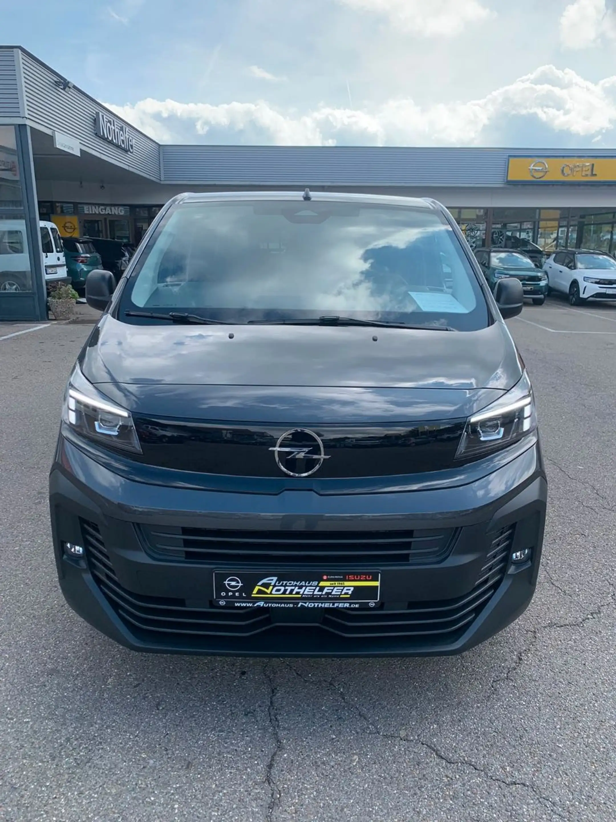 Opel Vivaro Kombi XL 8 Sitze Vollausst. 2.9 t Anhänge — photo 3