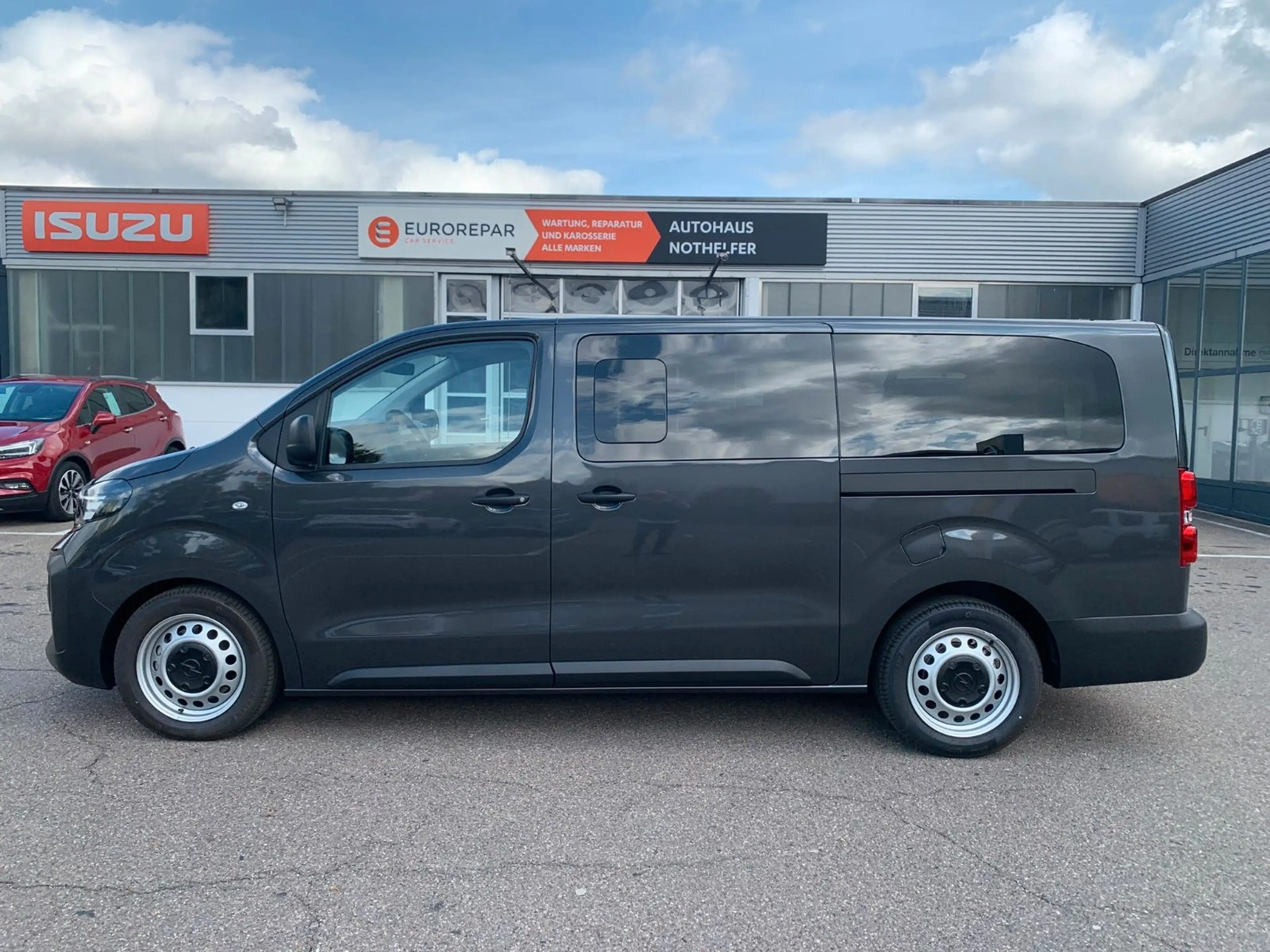 Opel Vivaro Kombi XL 8 Sitze Vollausst. 2.9 t Anhänge