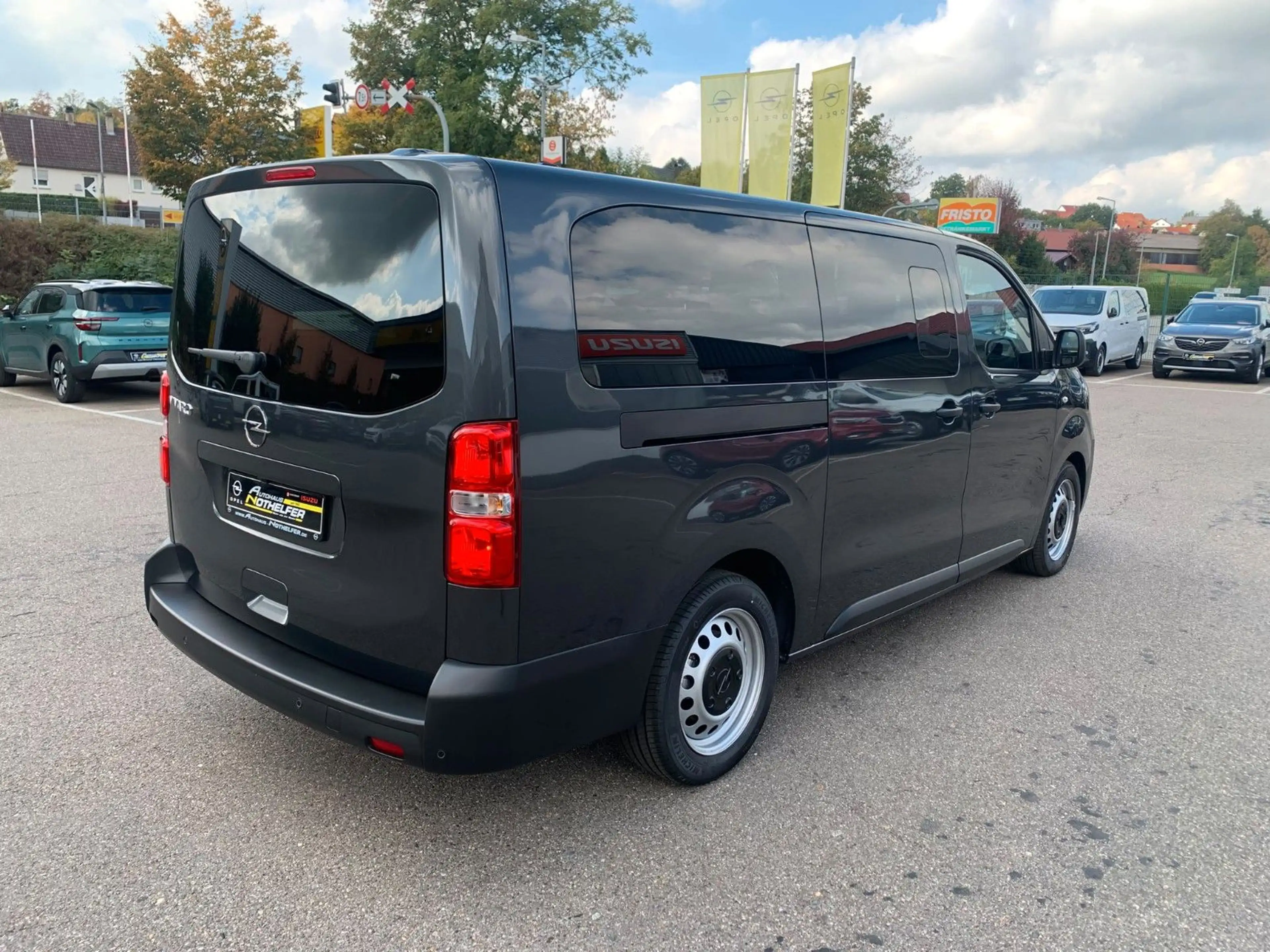 Opel Vivaro Kombi XL 8 Sitze Vollausst. 2.9 t Anhänge — photo 7