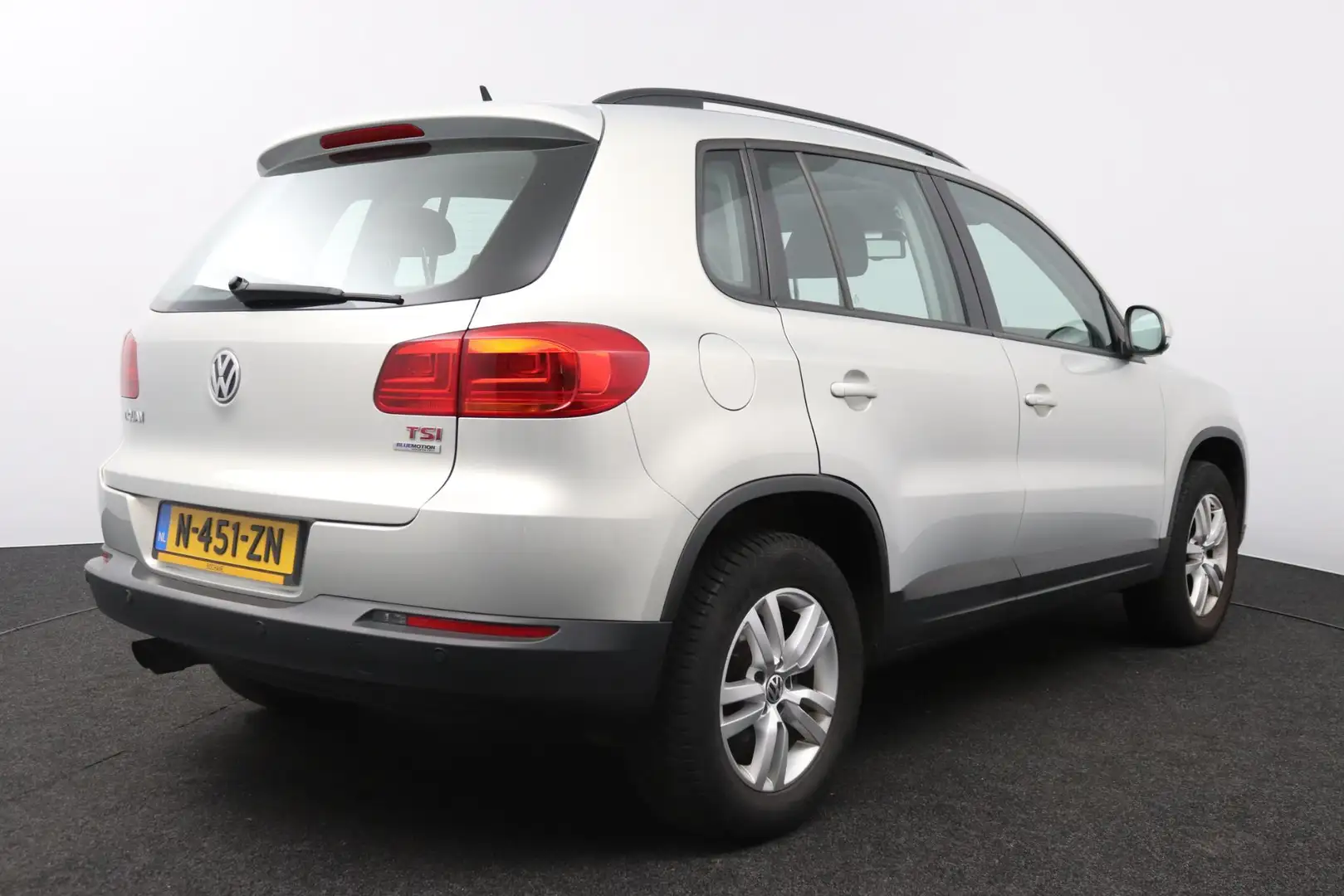 Volkswagen Tiguan 1.4 TSI 160pk Comfort&Design | Panoramadak | Stoel Grijs - 2