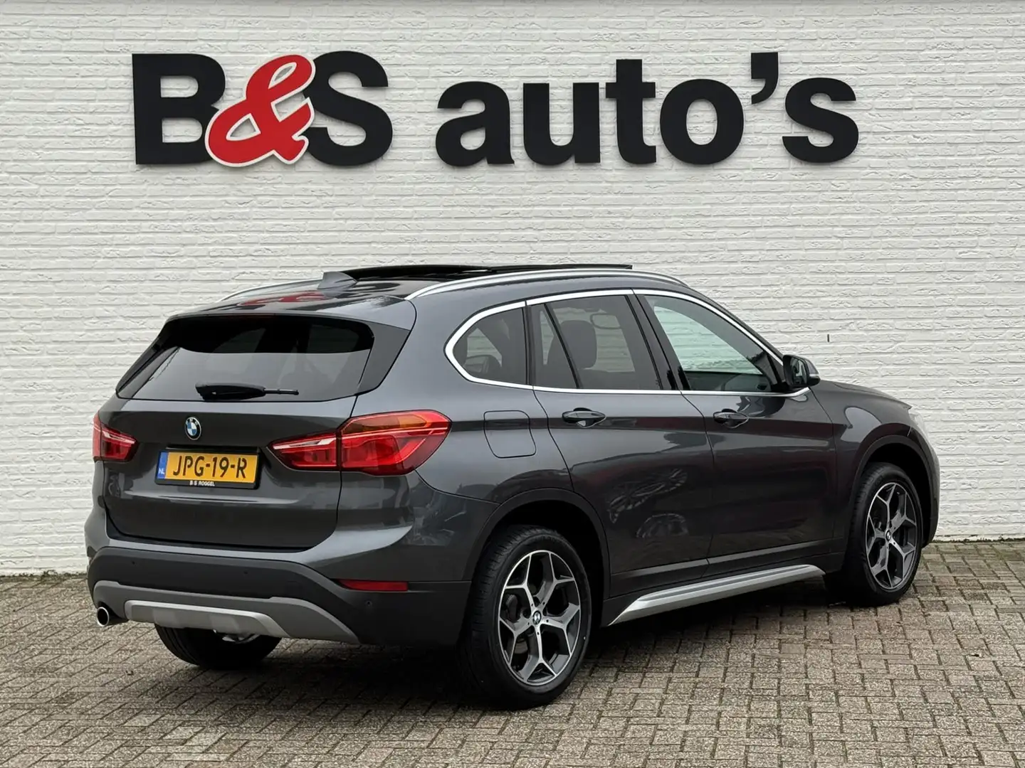BMW X1 SDrive18i High Executive M-sport Panorama Led Keyl Grijs - 2