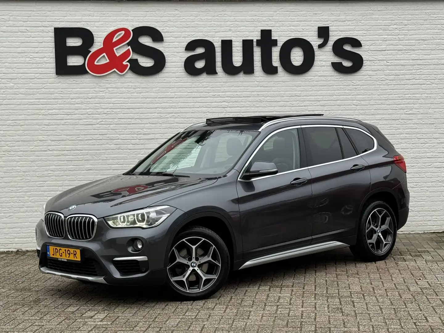 BMW X1 SDrive18i High Executive M-sport Panorama Led Keyl Grijs - 1