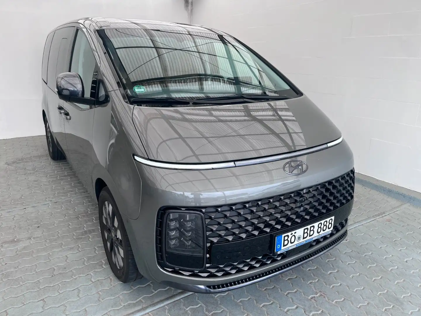 Hyundai STARIA Signature 2WD Grau - 1