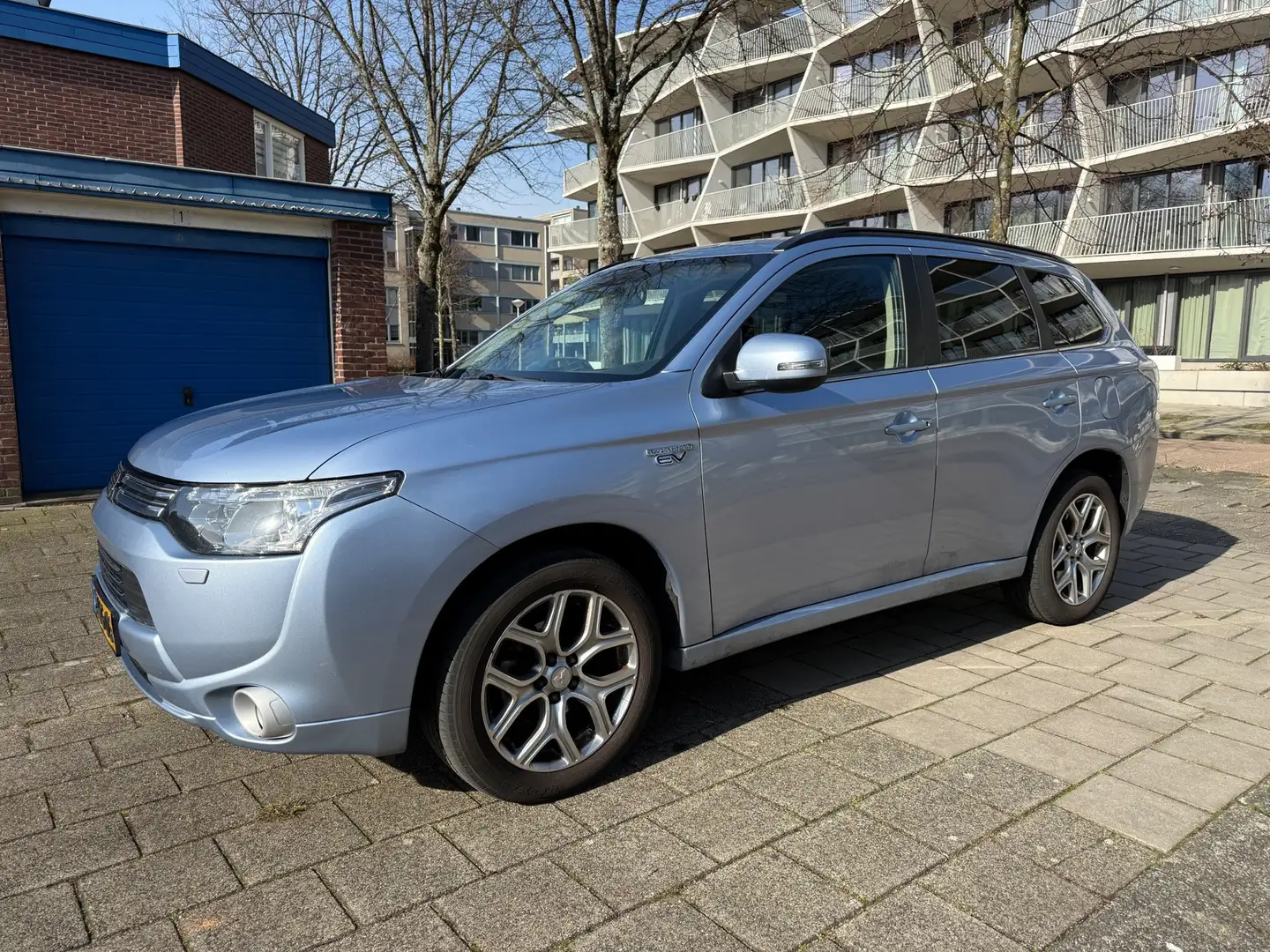 Mitsubishi Outlander 2.0 PHEV Executive Hybrid Edition Cruise Blau - 1