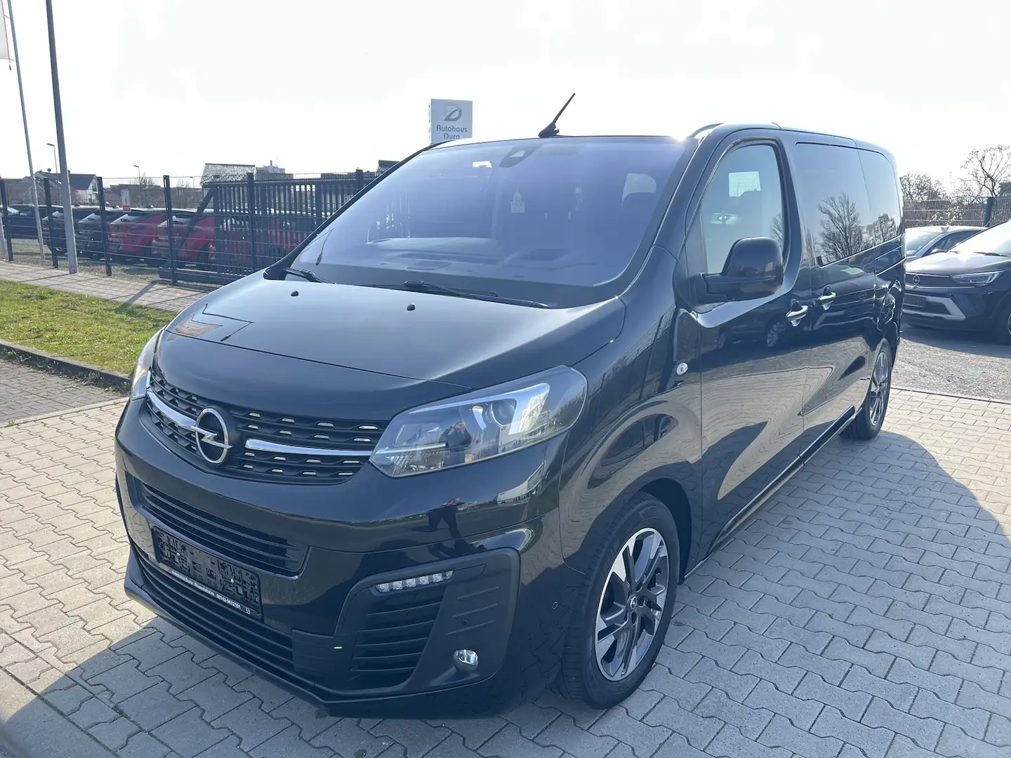 Opel Zafira Life 2.0 D Tourer M Aut. Navi+Leder+Xenon Negro - 2