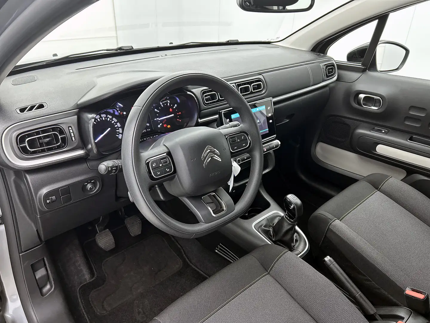 Citroen C3 1.2 83PK 5Drs. S&S Feel / Airco-ecc. / Navigatie / Gris - 2