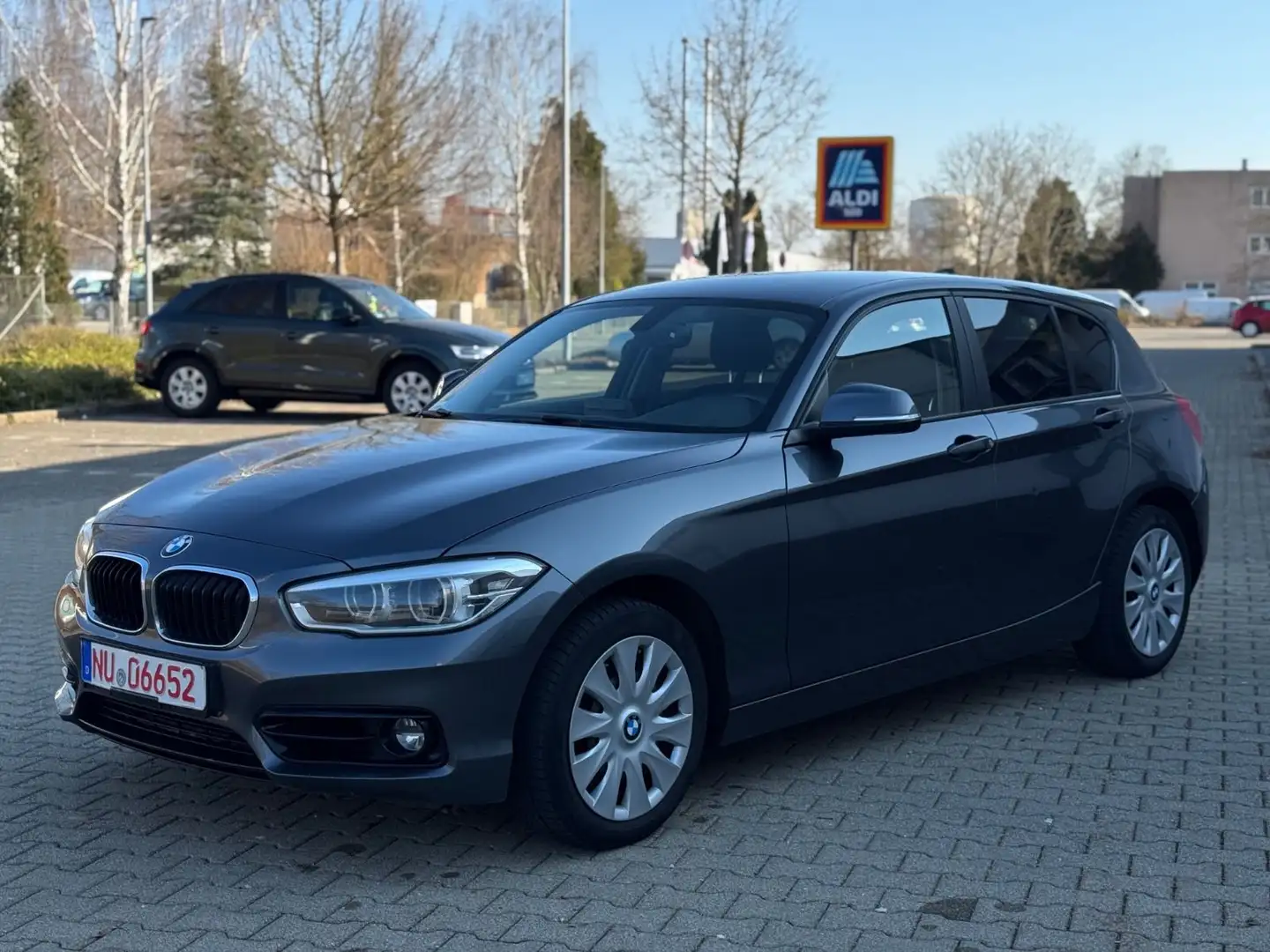 BMW 118 d 5-trg. Sport Line LED Navi Klimaautomatik Grau - 1