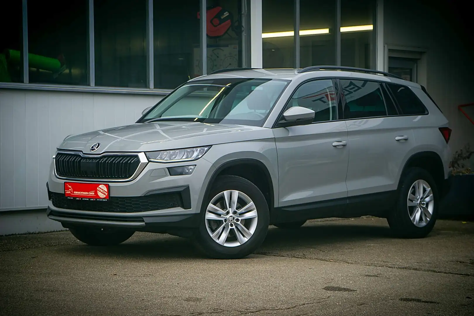 Skoda Kodiaq 2,0 TDI SCR Ambition DSG *NAVI*CARPLAY*LED* Grau - 2