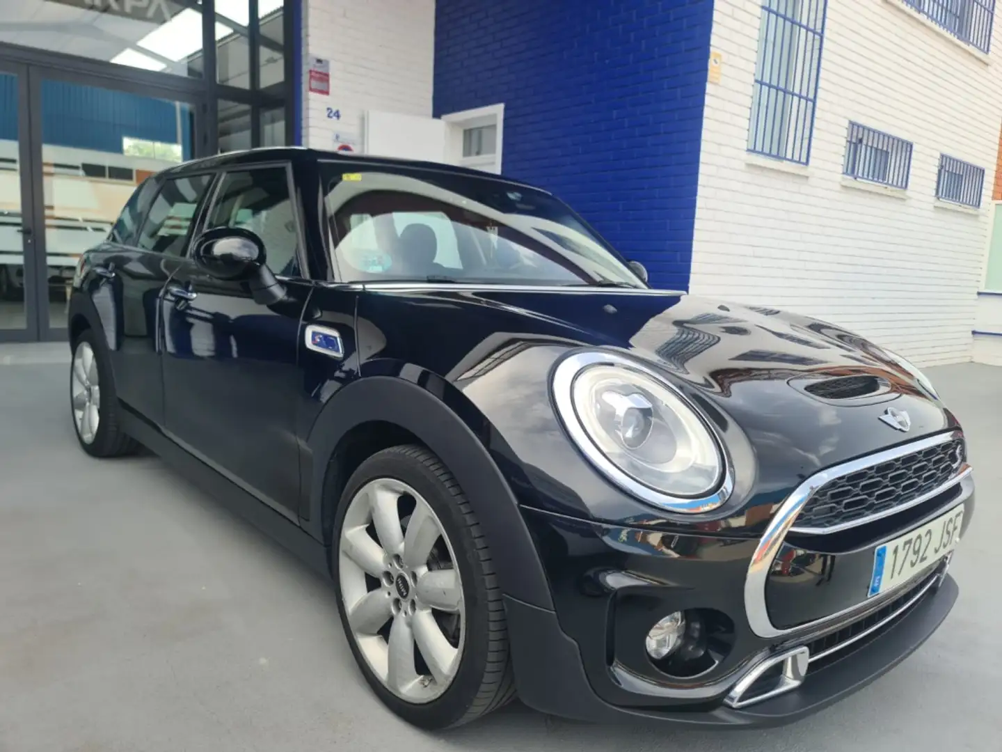 MINI Cooper SD Aut. Schwarz - 2