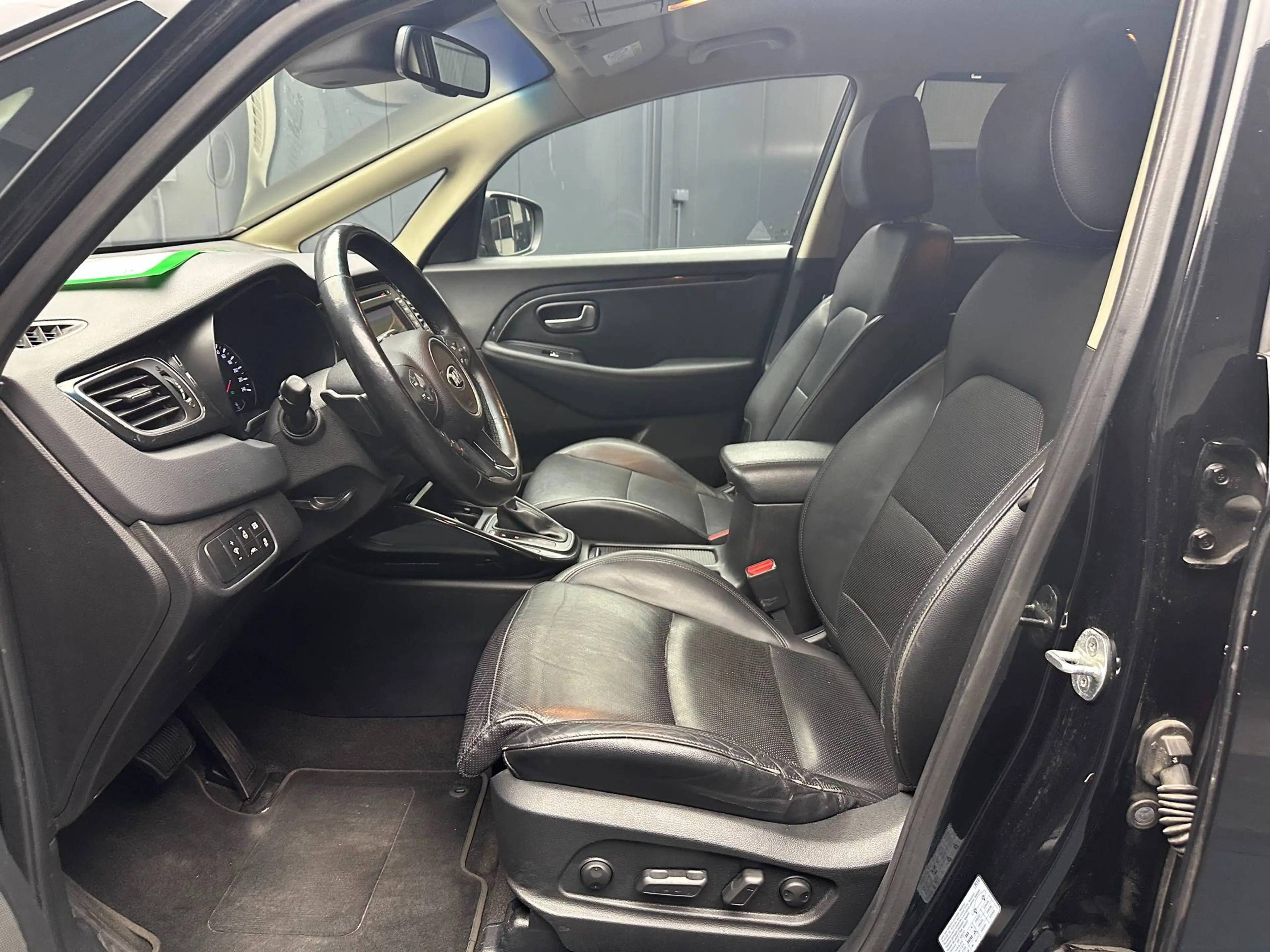 Kia Carens Spirit Aut. *18Zoll*7-SITZE*LEDER*AHK*KAMERA*SitzKlima* — photo 14