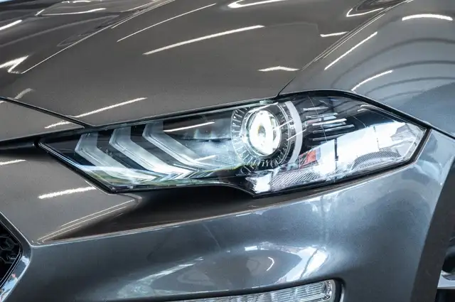 Ford Mustang view 4