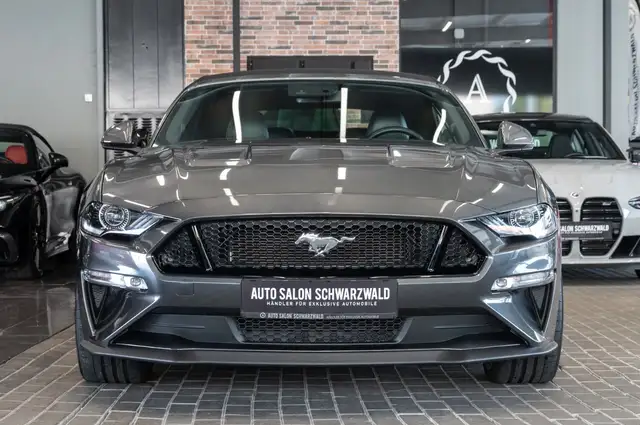 Ford Mustang view 5
