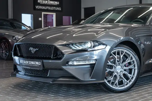 Ford Mustang view 3