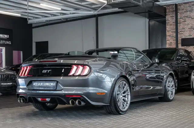 Ford Mustang view 8