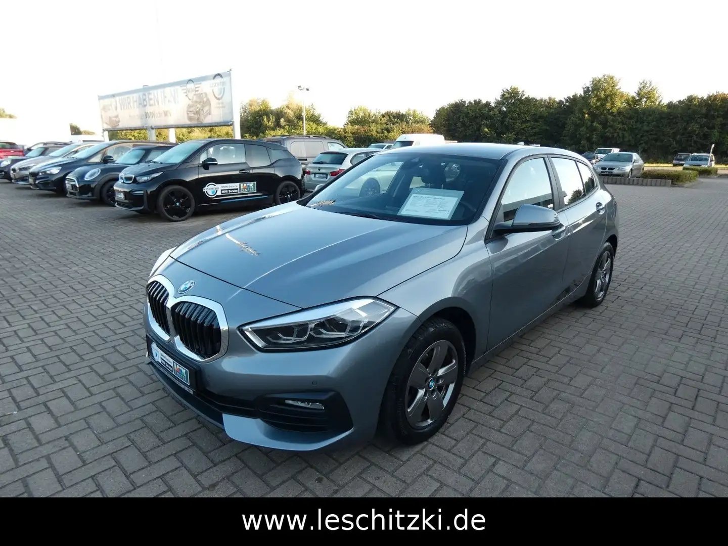 BMW 118 i 5-Türer Advantage/LED/Navigation/Autom. Gris - 1