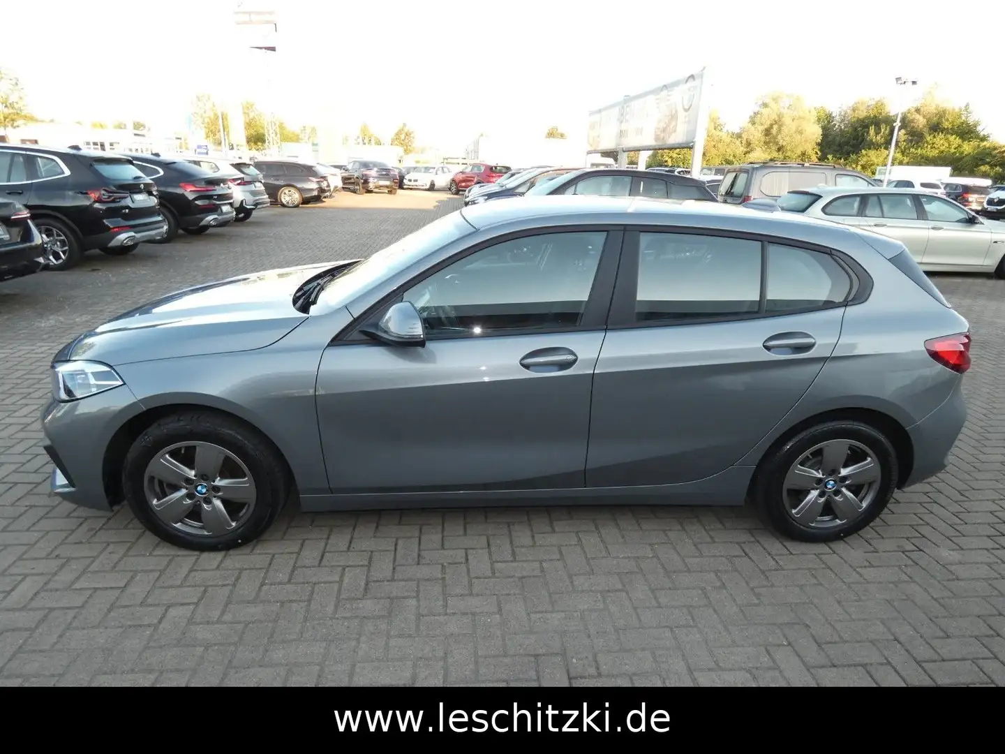 BMW 118 i 5-Türer Advantage/LED/Navigation/Autom. Gris - 2