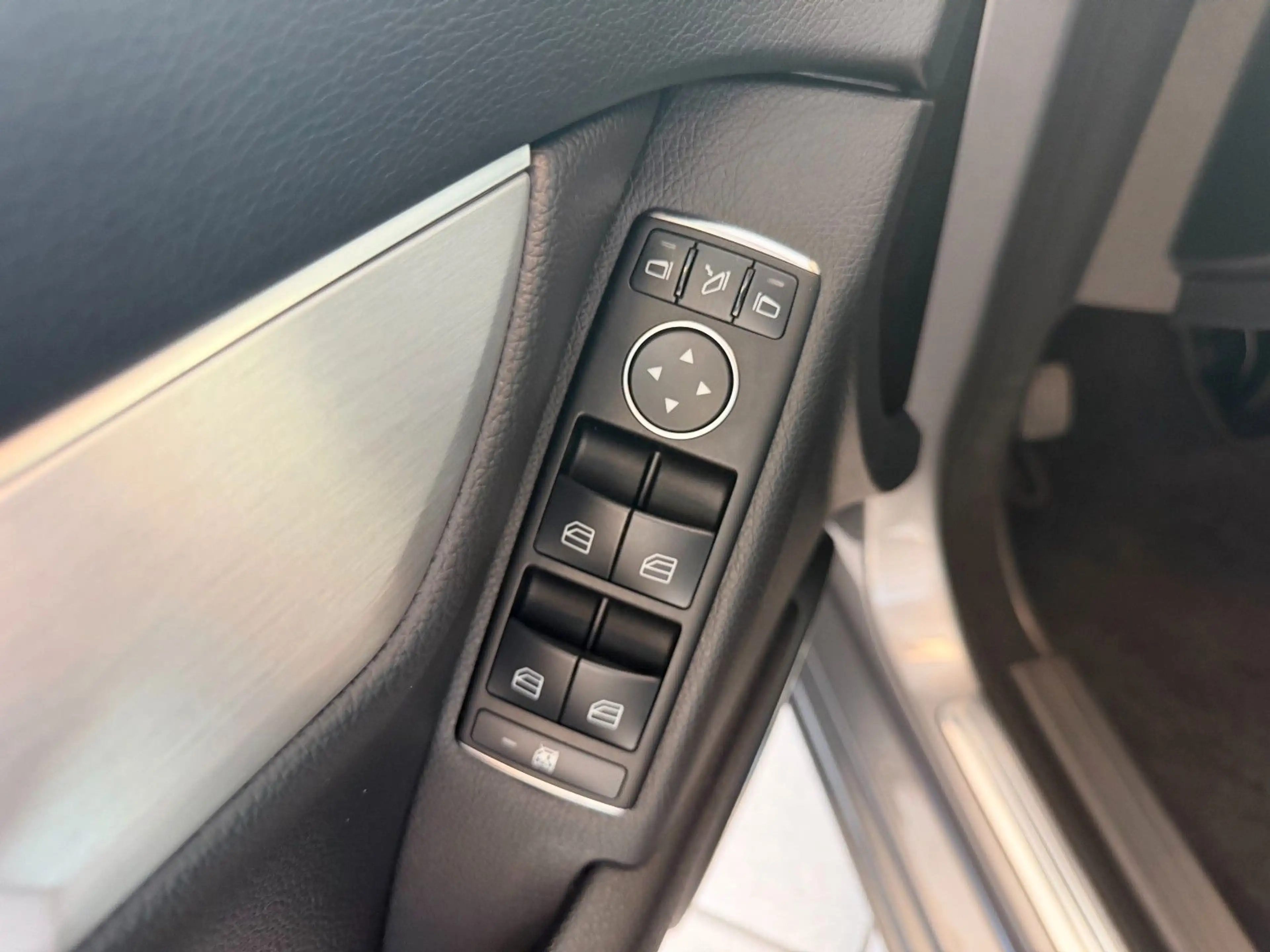Mercedes-Benz C 250 Avantgarde 7G-Tr. AHK PTS SHZ Xenon Comand — photo 12