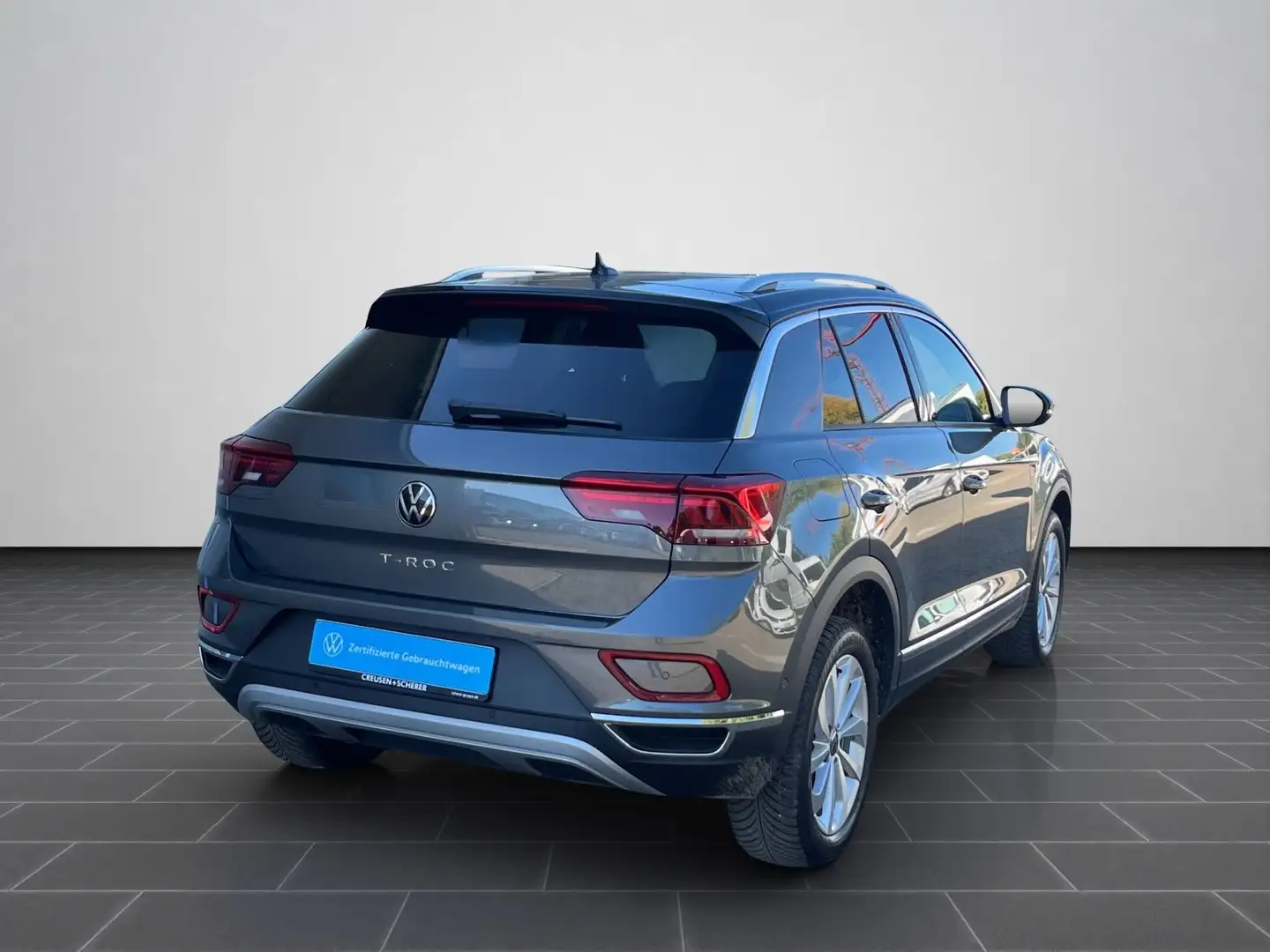 Volkswagen T-Roc 1.5 TSI DSG Style AHK SHZ LED ACC KLIMA Grau - 2