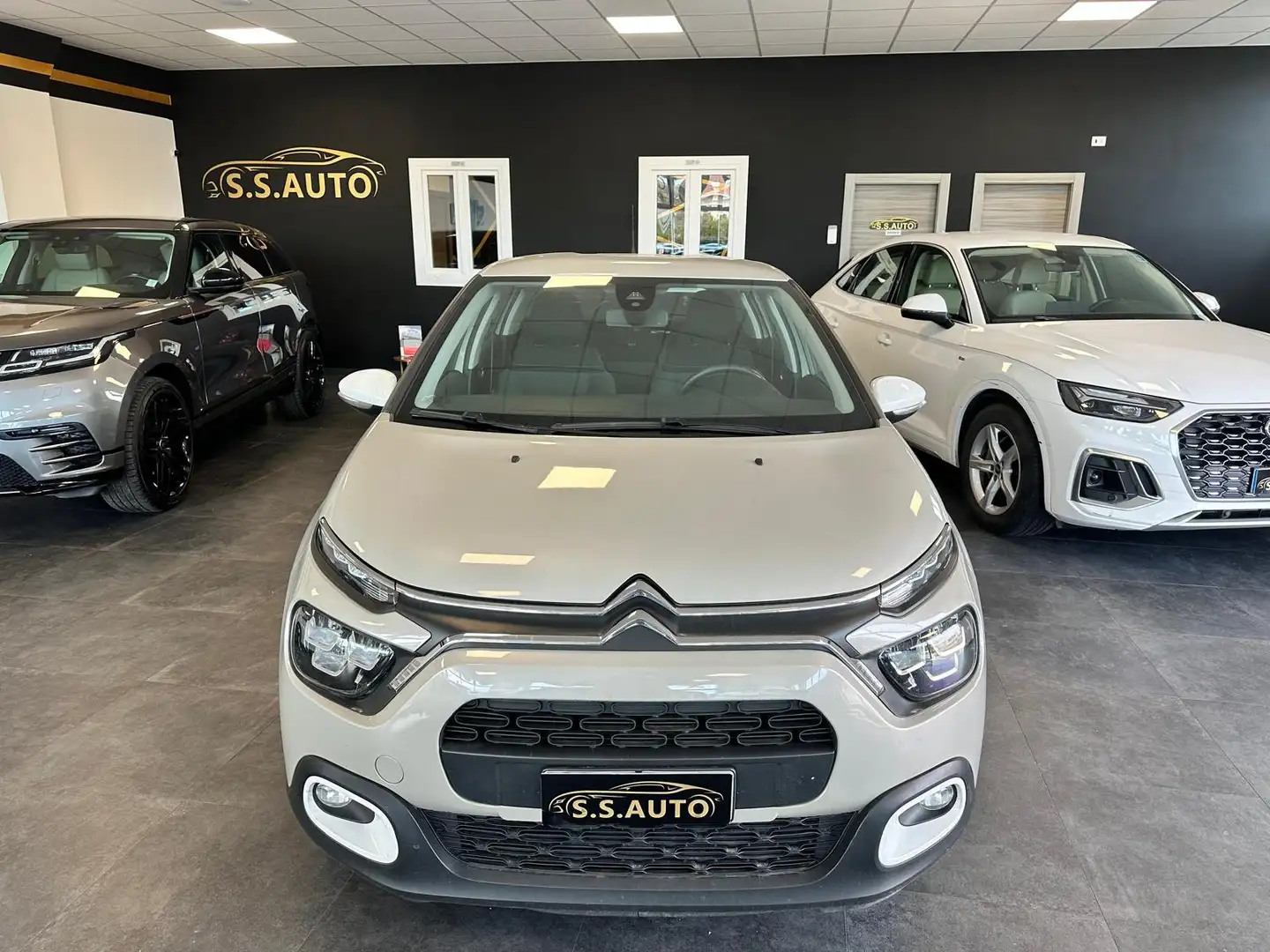 Citroen C3 C3 III 2017 1.2 puretech PROMO GPL IN DESCRIZIONE! Grau - 2