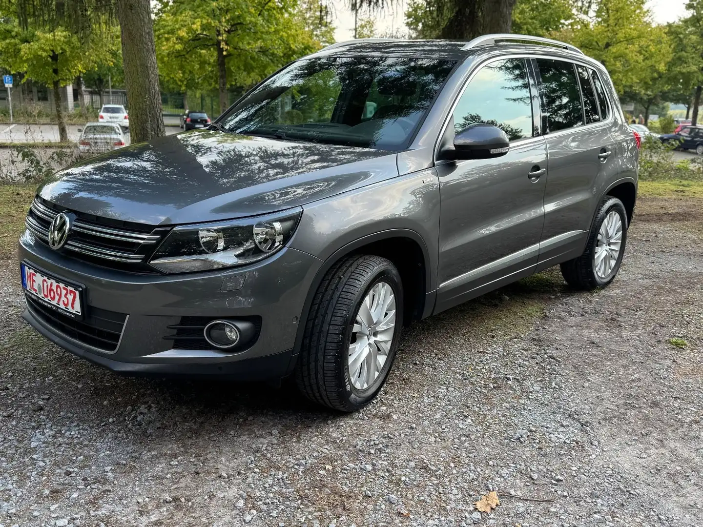 Volkswagen Tiguan 1,4l TSI LIFE aus 2. Hand! Gris - 1