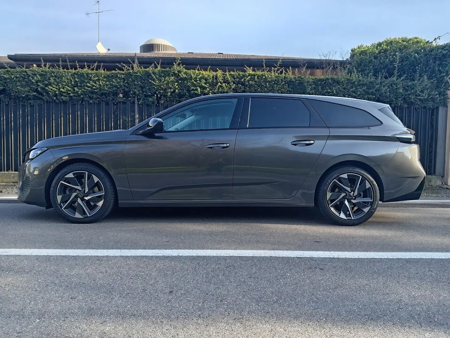 Peugeot 308 SW 1.5 bluehdi Allure 130cv eat8 unicoprop ivaesp Gris - 2